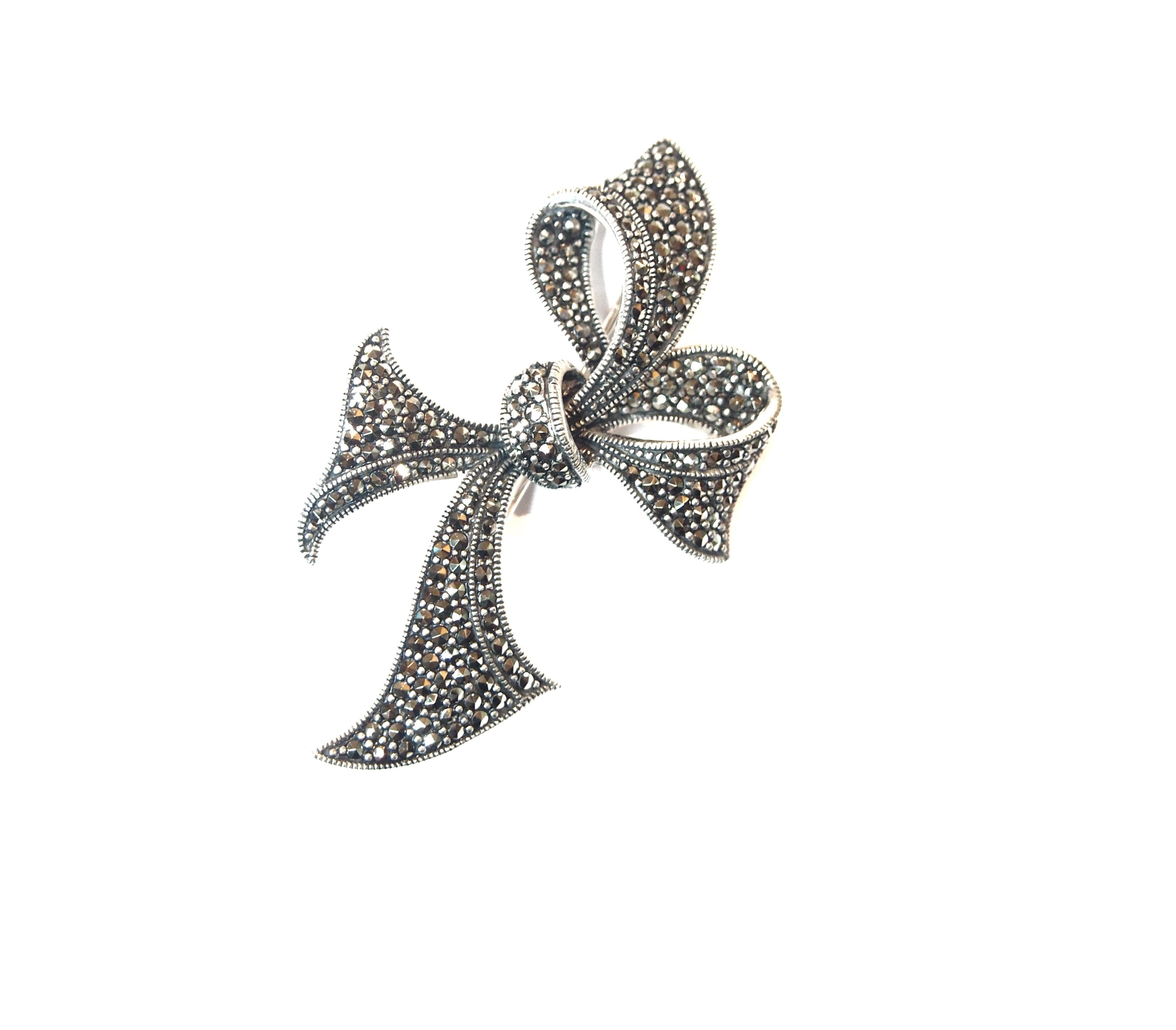 Broche Plata de 1º ley con forma de Lazo y marcasitas AB-583/00: Catálogo de Antigua Joyeros Broche Plata de 1º ley con forma de Lazo y marcasitas AB-583/00: Catálogo de Antigua Joyeros
