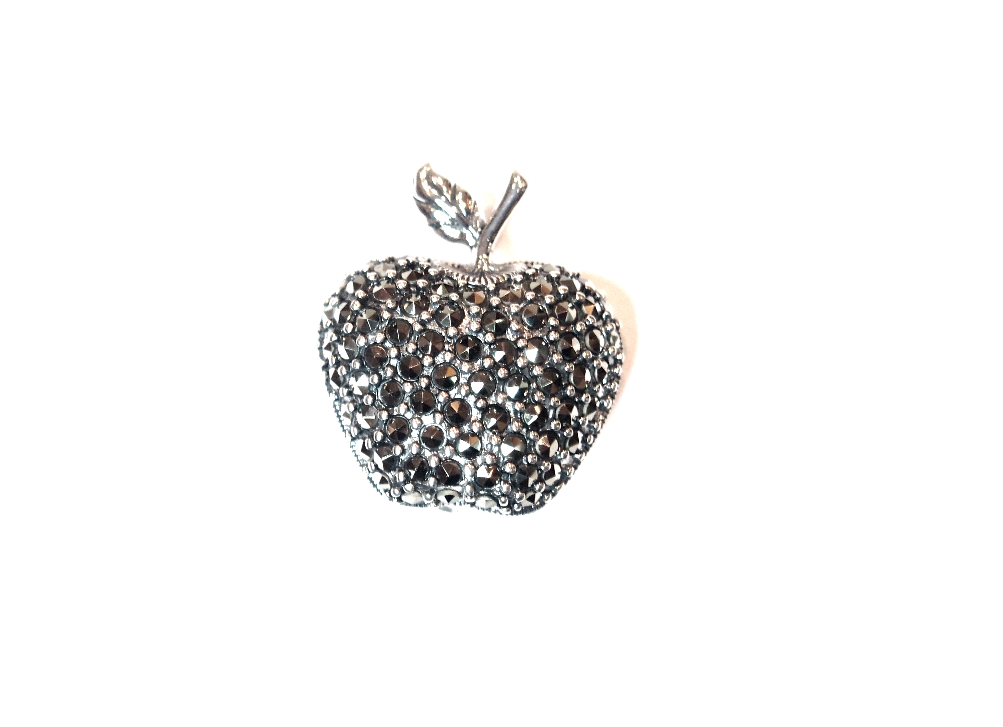 Broche Plata de 1º ley con forma de manzana y marcasitas AB-341/00: Catálogo de Antigua Joyeros Broche Plata de 1º ley con forma de manzana y marcasitas AB-341/00: Catálogo de Antigua Joyeros