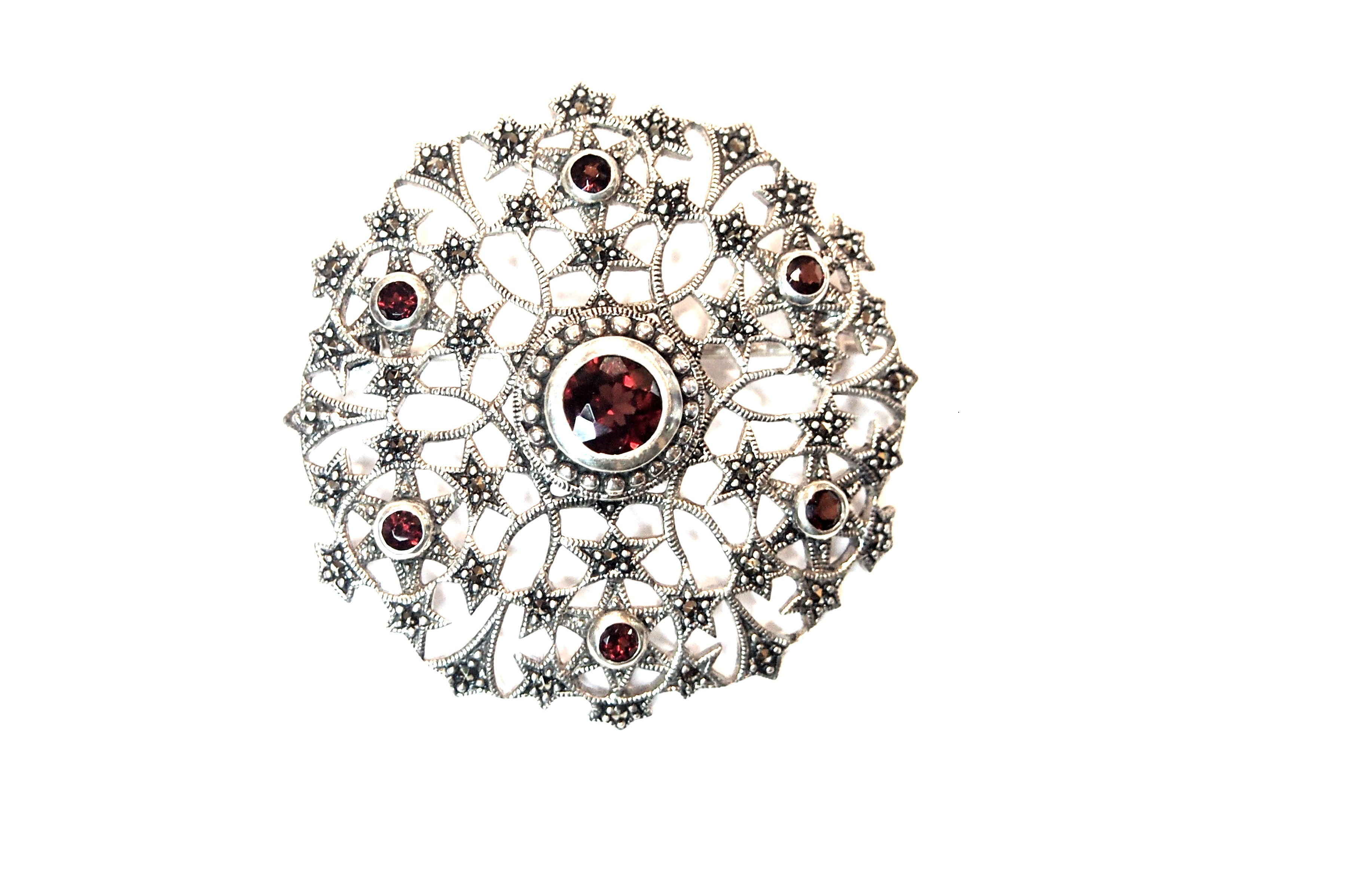 Broche Plata de 1º ley redondo y calado , marcasitas y granates AB-338/09: Catálogo de Antigua Joyeros Broche Plata de 1º ley redondo y calado , marcasitas y granates AB-338/09: Catálogo de Antigua Joyeros