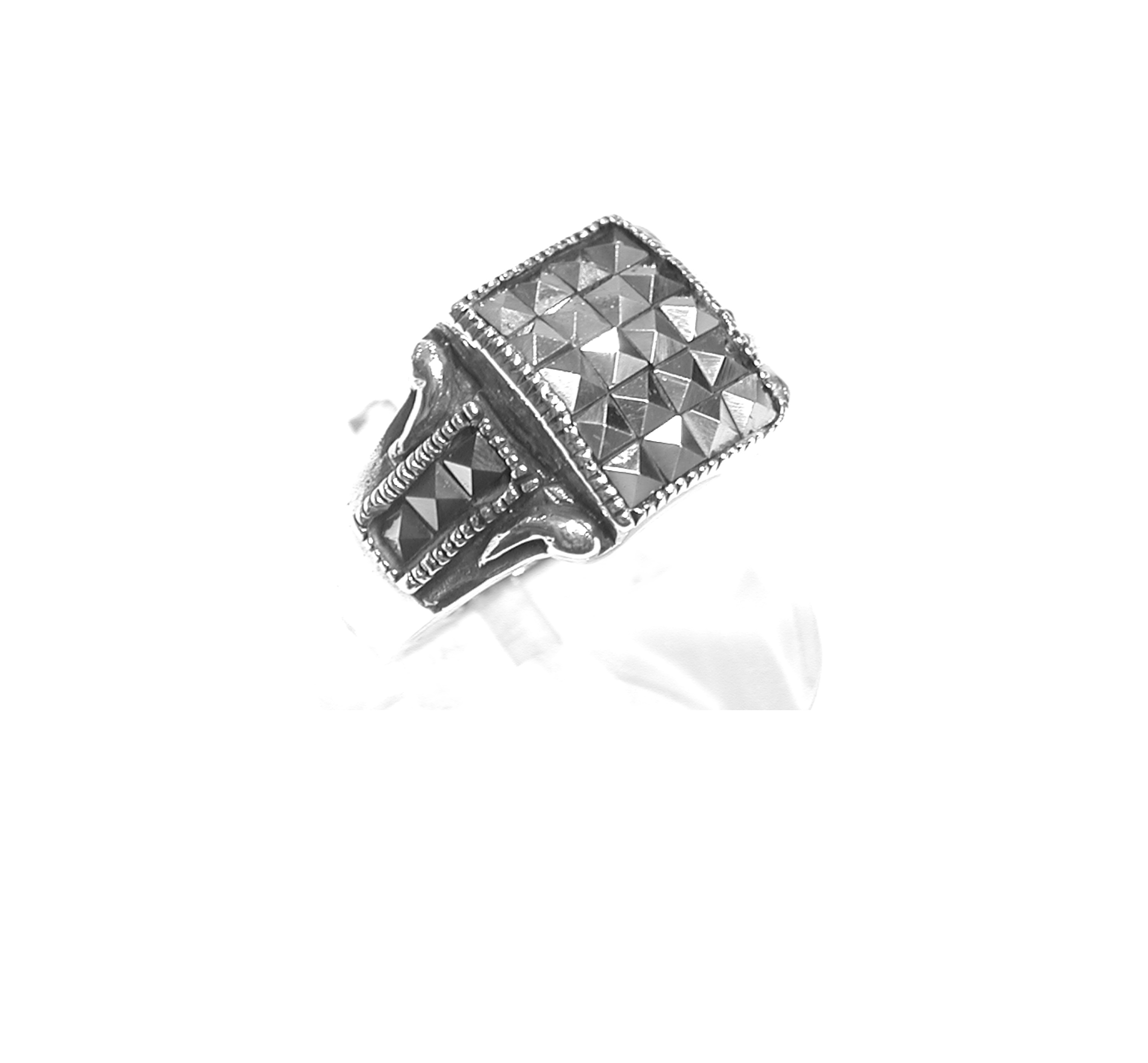 Sortija de Plata y Marcasitas. Ref. ES-793/00: Catálogo de Antigua Joyeros Sortija de Plata y Marcasitas. Ref. ES-793/00: Catálogo de Antigua Joyeros