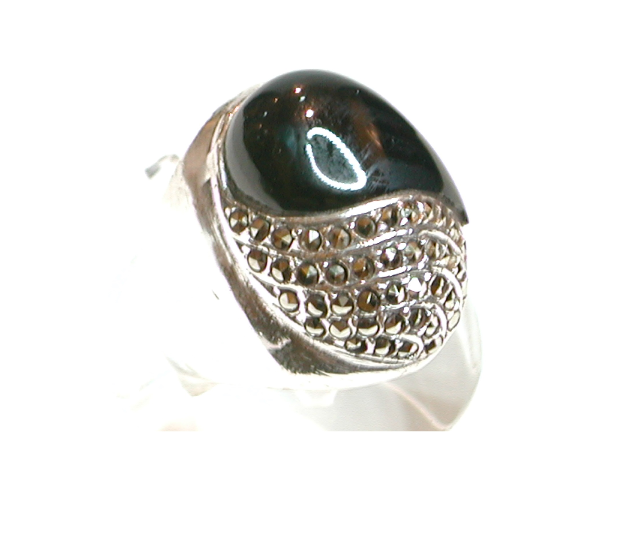 Sortija simulando el Yin y el Yang con Ónix y Marcasitas Ref. GS-019/01: Catálogo de Antigua Joyeros Sortija simulando el Yin y el Yang con Ónix y Marcasitas Ref. GS-019/01: Catálogo de Antigua Joyeros