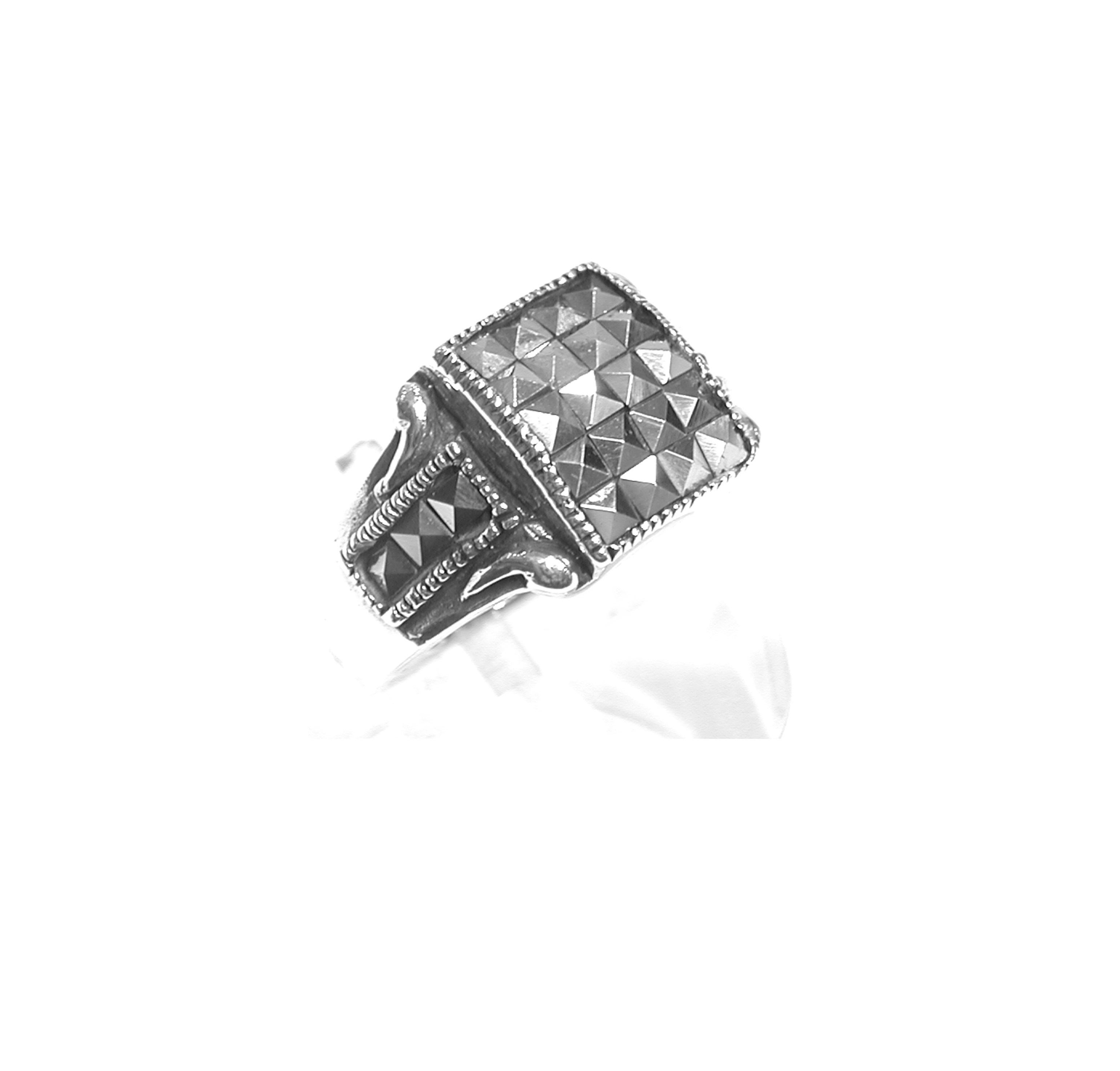 Sortija Forma Cuadrada de Plata de 1ª Ley con Marcasitas.Ref.ES-793/00: Catálogo de Antigua Joyeros Sortija Forma Cuadrada de Plata de 1ª Ley con Marcasitas.Ref.ES-793/00: Catálogo de Antigua Joyeros