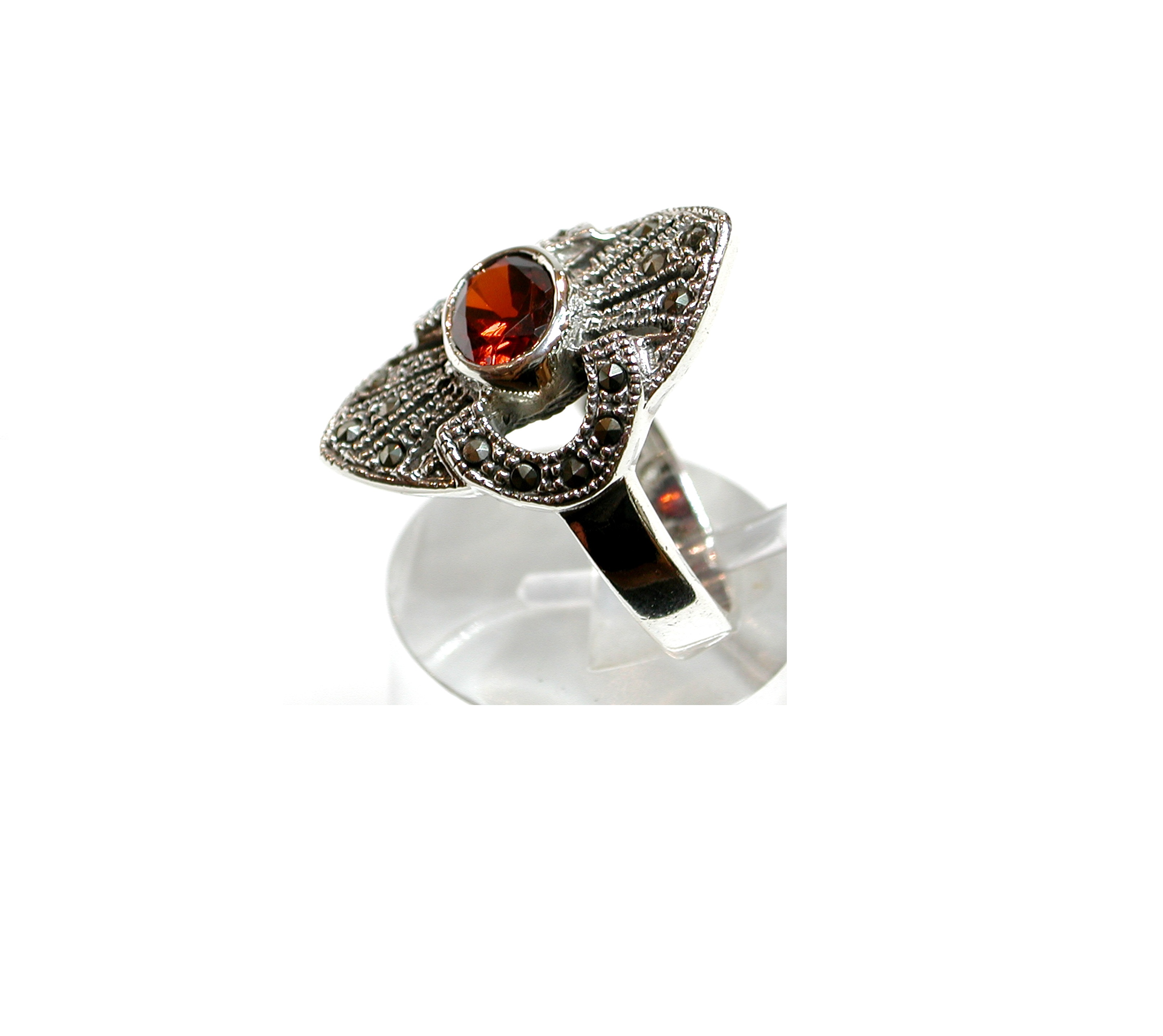 Sortija Calada de Plata de 1ª Ley con Granate. Ref. IS-824/09: Catálogo de Antigua Joyeros Sortija Calada de Plata de 1ª Ley con Granate. Ref. IS-824/09: Catálogo de Antigua Joyeros