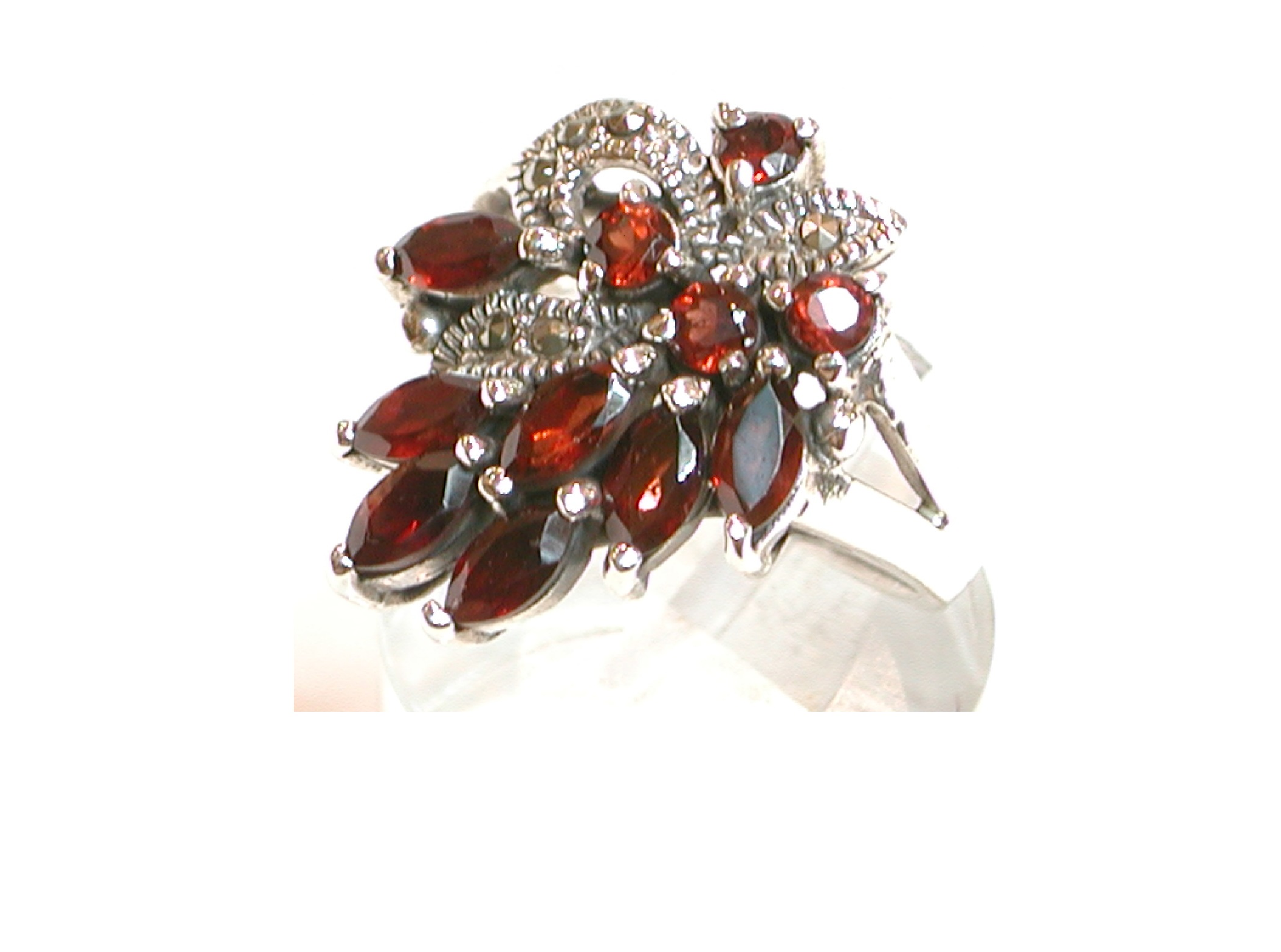 Sortija con motivos florales de Plata de 1ª Ley y Granates PS-081/09: Catálogo de Antigua Joyeros Sortija con motivos florales de Plata de 1ª Ley y Granates PS-081/09: Catálogo de Antigua Joyeros
