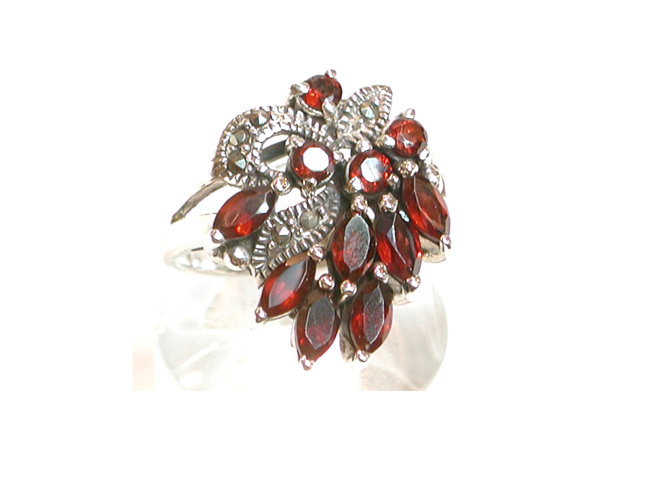 Sortija con motivos florales de Plata de 1ª Ley y Granates PS-081/09: Catálogo de Antigua Joyeros Sortija con motivos florales de Plata de 1ª Ley y Granates PS-081/09: Catálogo de Antigua Joyeros