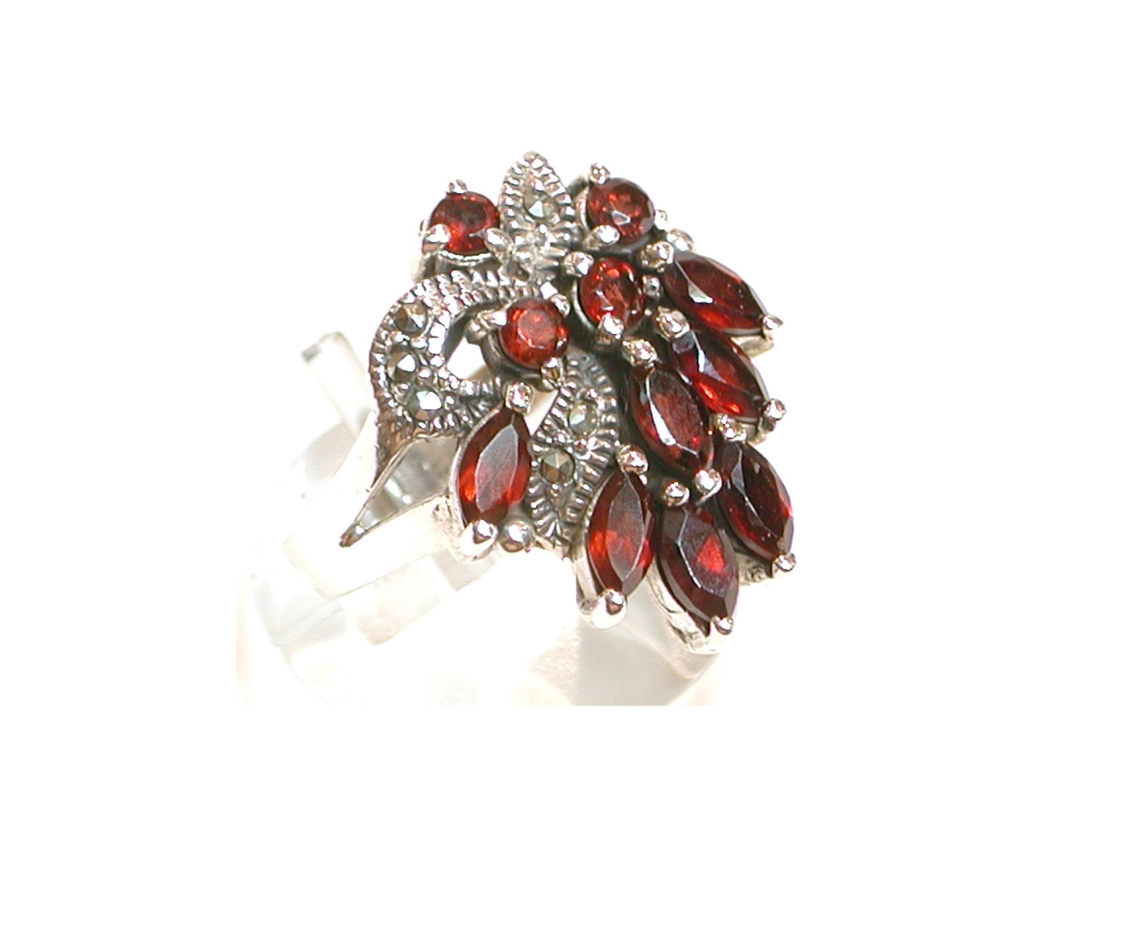 Sortija con motivos florales de Plata de 1ª Ley y Granates PS-081/09: Catálogo de Antigua Joyeros Sortija con motivos florales de Plata de 1ª Ley y Granates PS-081/09: Catálogo de Antigua Joyeros