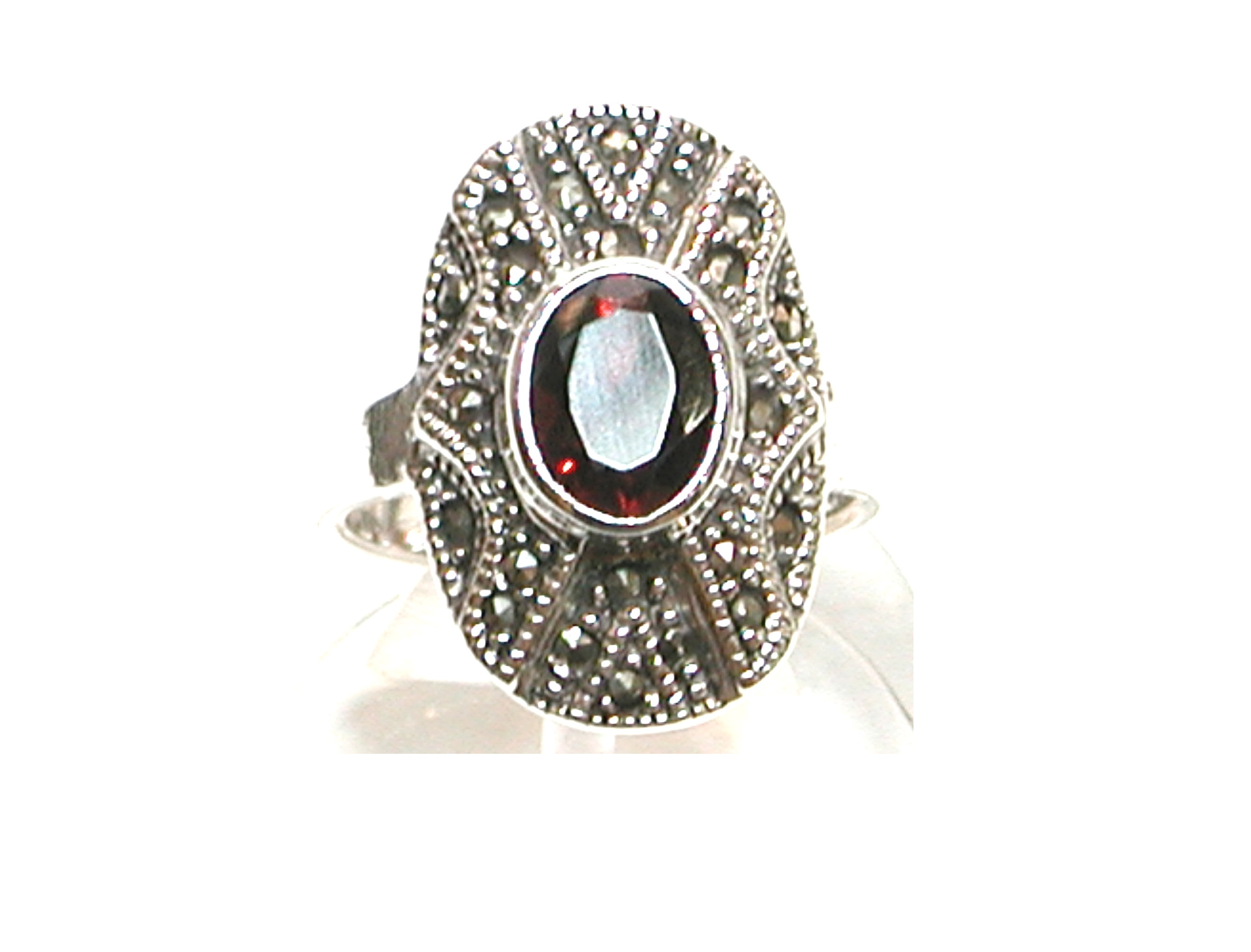 Sortija de Plata de 1ª Ley con granate y marcasitas. Ref. IS-870/09: Catálogo de Antigua Joyeros Sortija de Plata de 1ª Ley con granate y marcasitas. Ref. IS-870/09: Catálogo de Antigua Joyeros