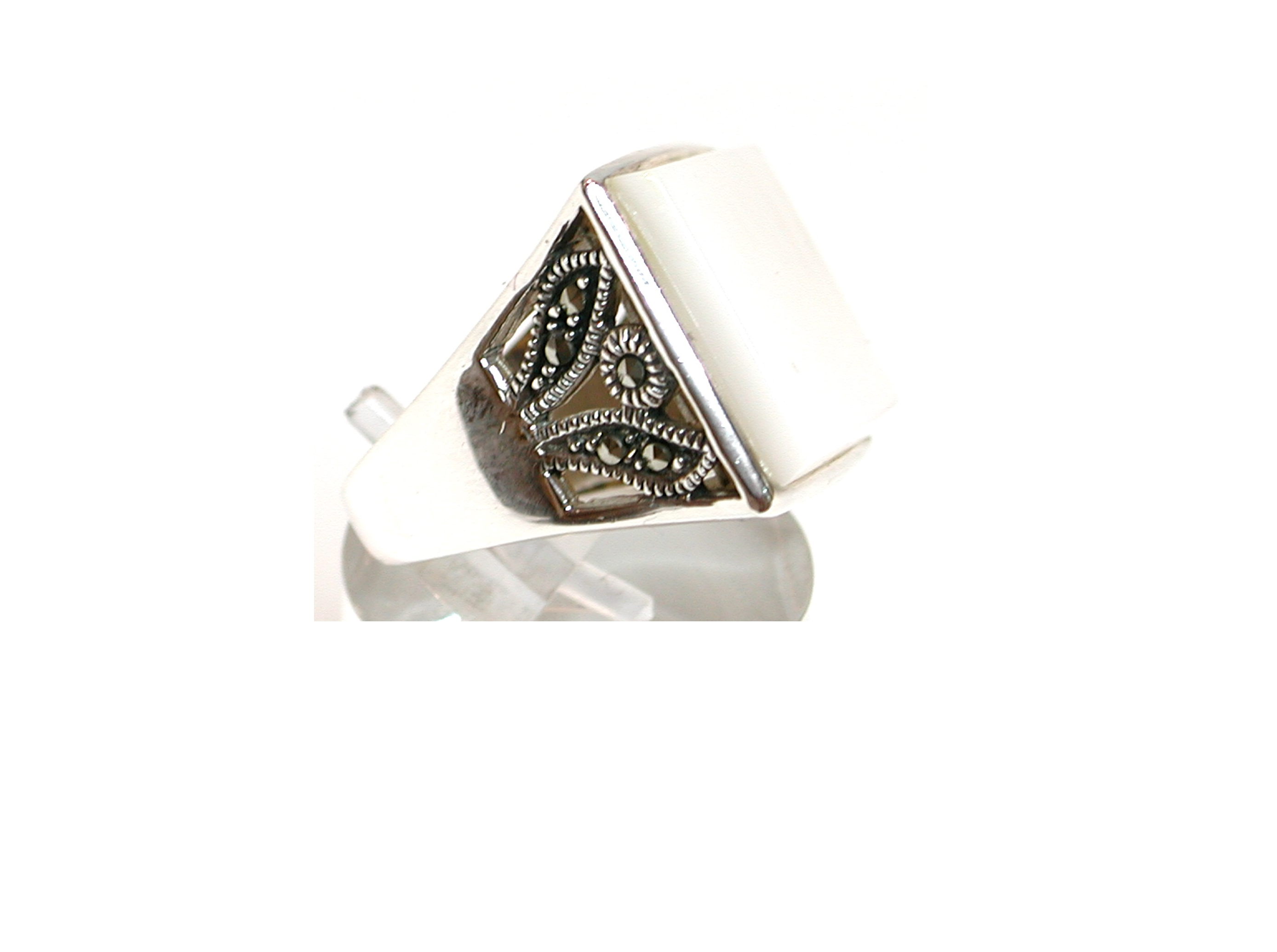 Sortija de Plata de 1ª Ley, nácar y marcasitas. Ref. MSU004/07: Catálogo de Antigua Joyeros Sortija de Plata de 1ª Ley, nácar y marcasitas. Ref. MSU004/07: Catálogo de Antigua Joyeros