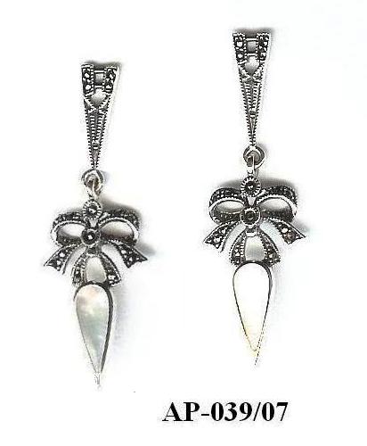 Pendientes de Plata de 1ª Ley con marcasitas y nacar. Ref: AP-039/07: Catálogo de Antigua Joyeros Pendientes de Plata de 1ª Ley con marcasitas y nacar. Ref: AP-039/07: Catálogo de Antigua Joyeros