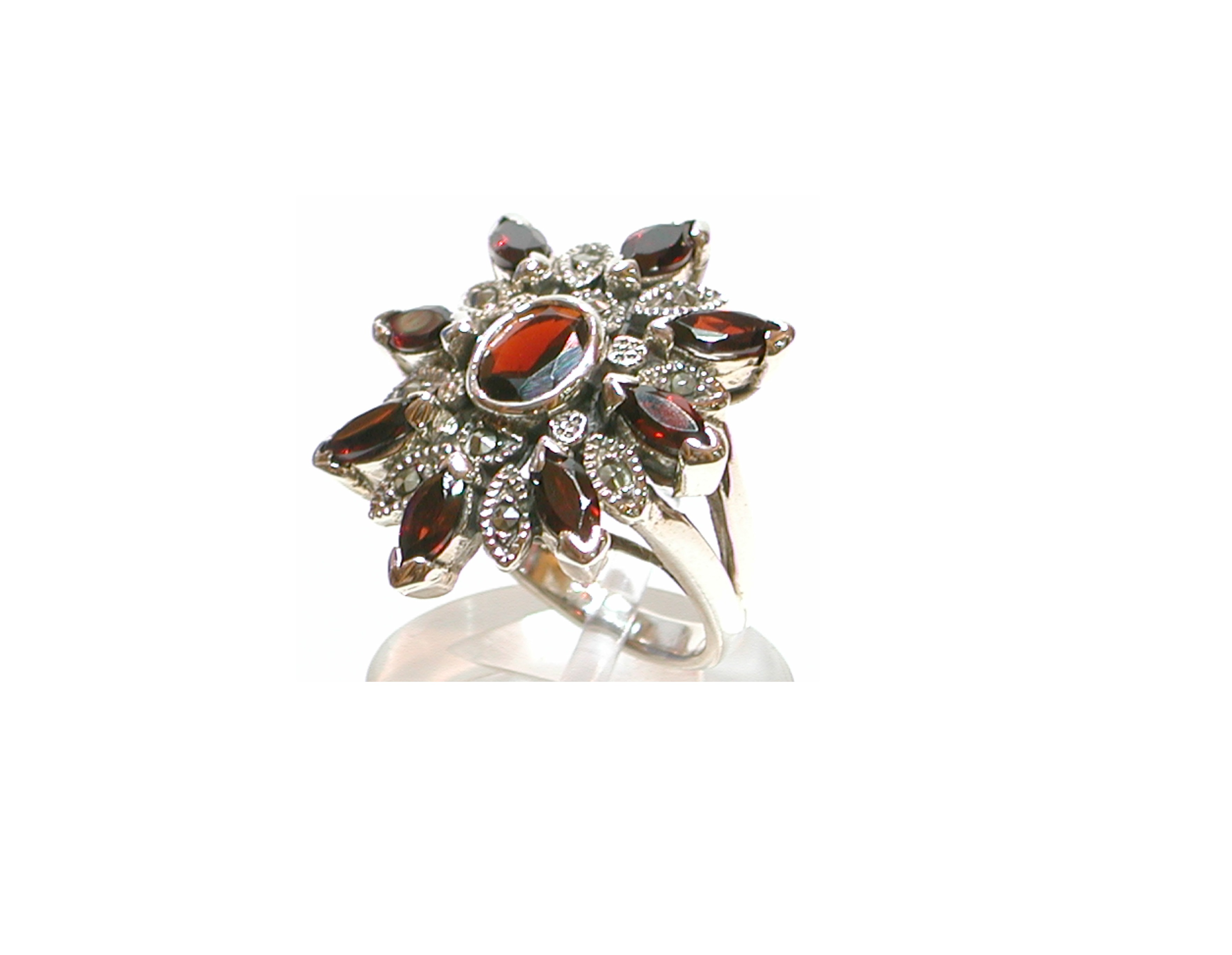 Sortija de Plata de 1ª Ley con Granates y Marcasitas. Ref. PS-107/09: Catálogo de Antigua Joyeros Sortija de Plata de 1ª Ley con Granates y Marcasitas. Ref. PS-107/09: Catálogo de Antigua Joyeros