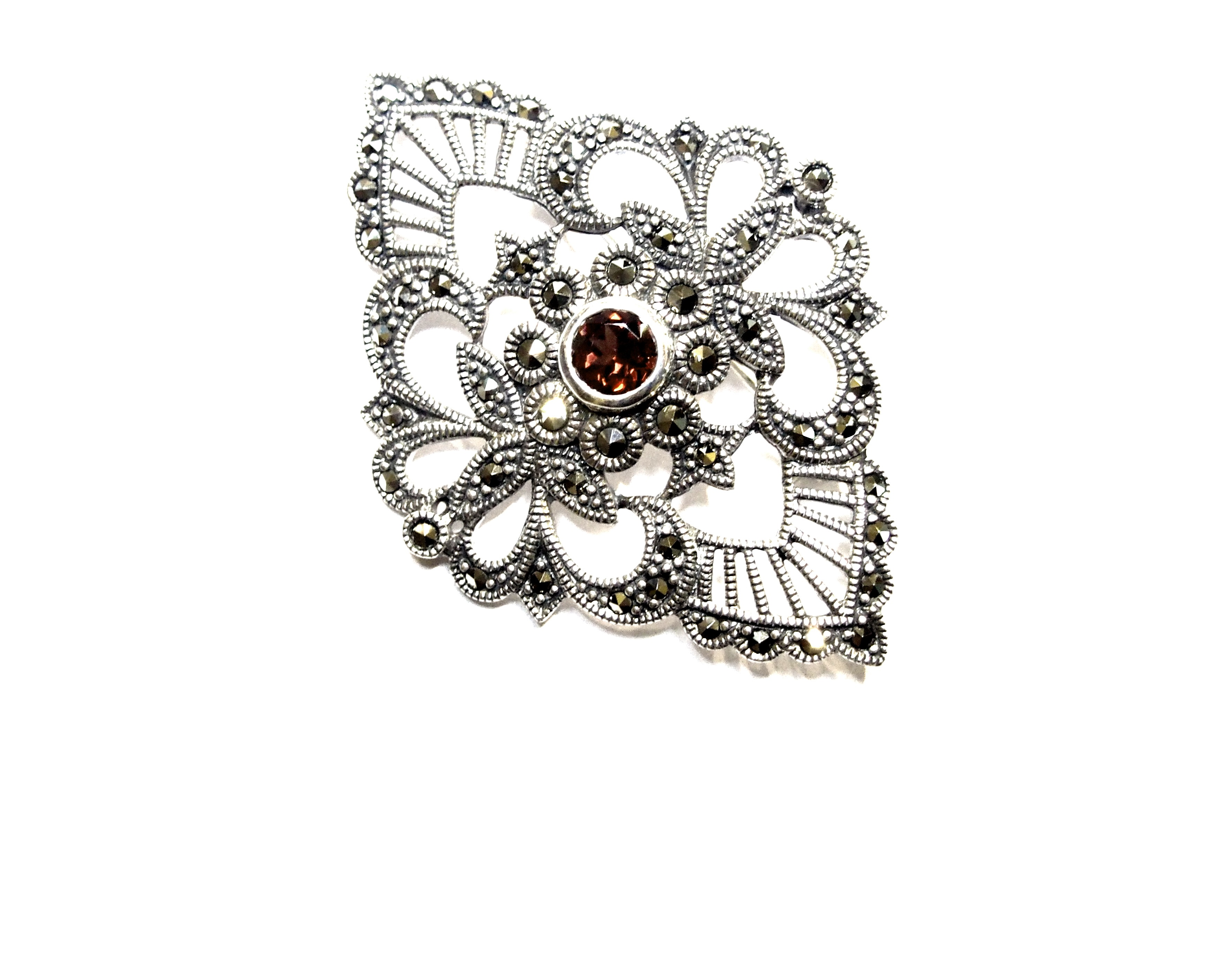 Broche en Plata de 1º Ley con Granate, Ref. AB-085/09: Catálogo de Antigua Joyeros Broche en Plata de 1º Ley con Granate, Ref. AB-085/09: Catálogo de Antigua Joyeros