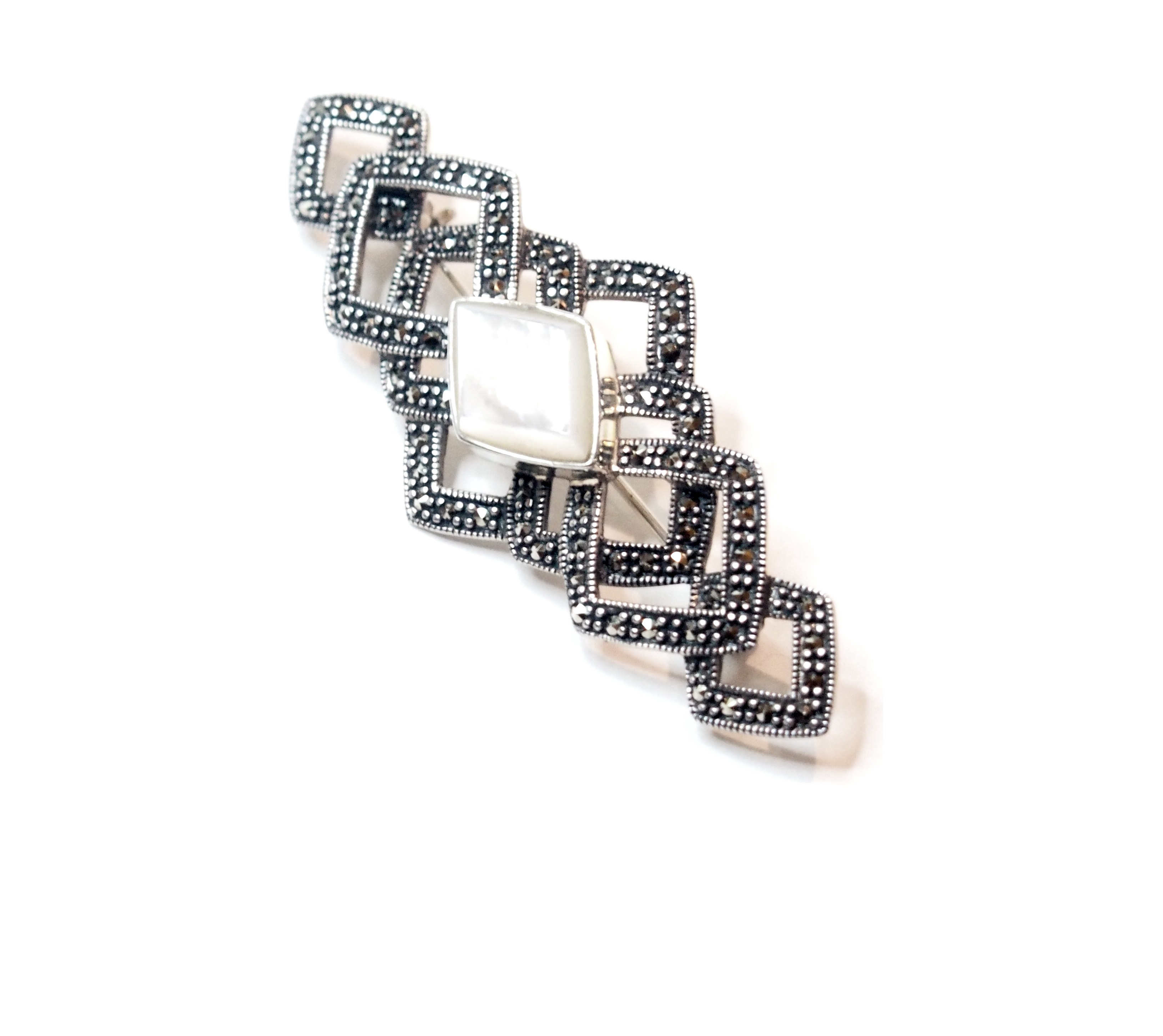 Broche en Plata de 1º Ley con Marcasitas y Nácar Ref. AB-128/07: Catálogo de Antigua Joyeros Broche en Plata de 1º Ley con Marcasitas y Nácar Ref. AB-128/07: Catálogo de Antigua Joyeros