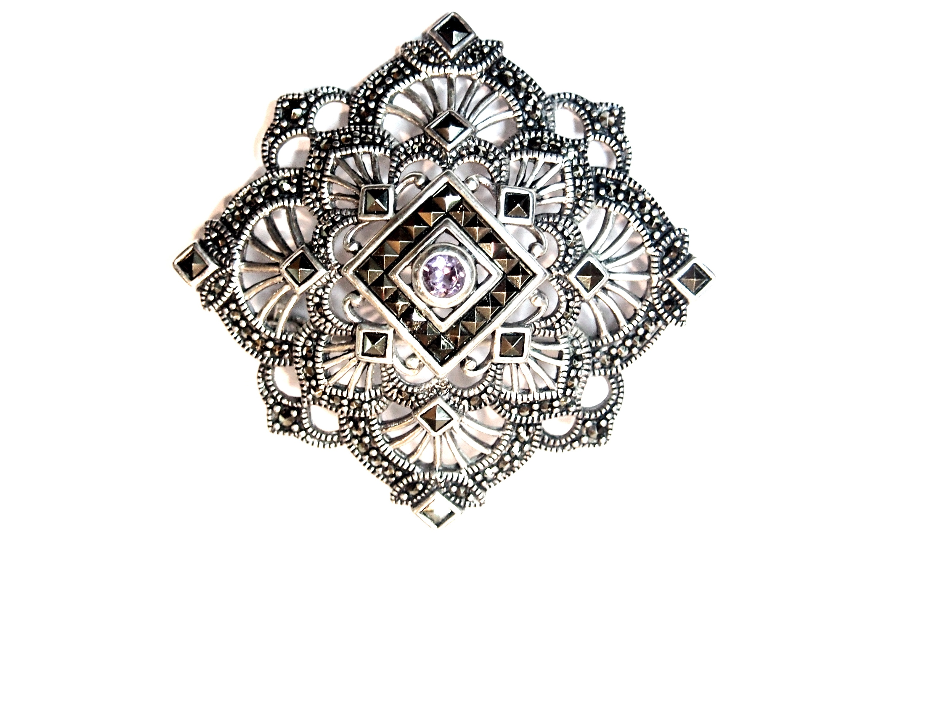 Broche en Plata de 1º Ley con Marcasitas y amatista. Ref. AB-293/02: Catálogo de Antigua Joyeros Broche en Plata de 1º Ley con Marcasitas y amatista. Ref. AB-293/02: Catálogo de Antigua Joyeros