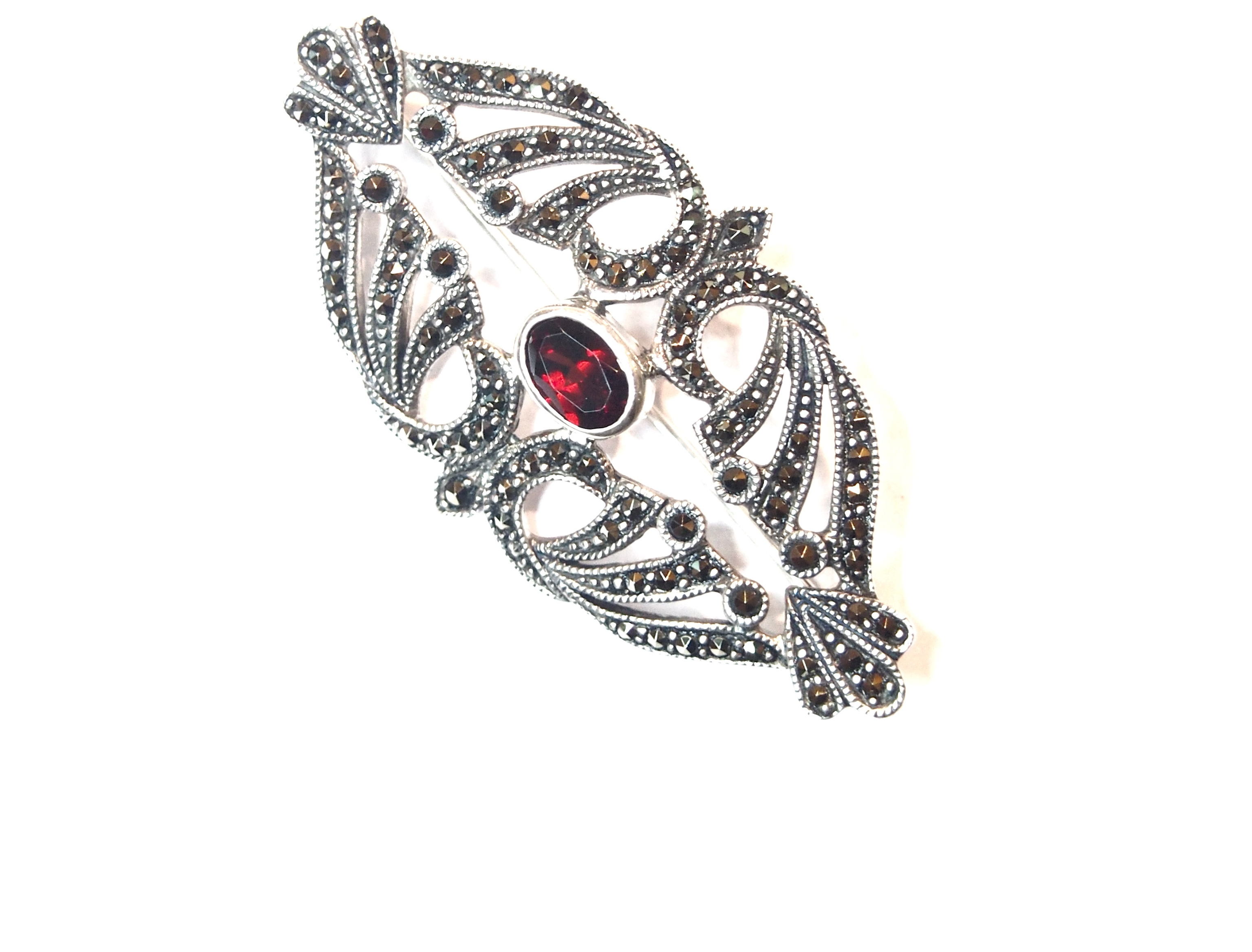 Broche en Plata de 1º Ley con Marcasitas y Granate Ref. AB3348/09: Catálogo de Antigua Joyeros Broche en Plata de 1º Ley con Marcasitas y Granate Ref. AB3348/09: Catálogo de Antigua Joyeros