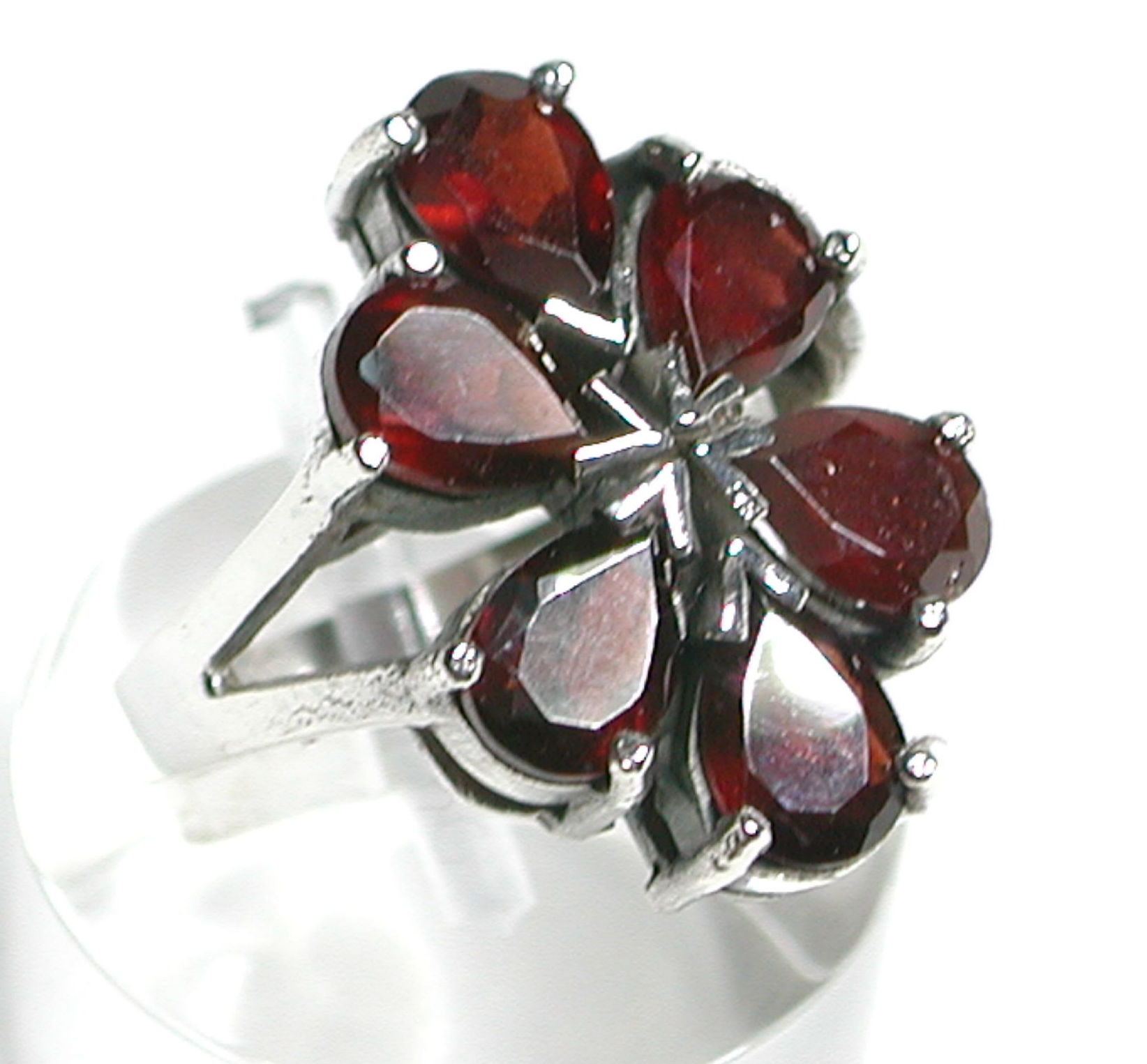 Sortija en forma de flor de Plata de 1ª Ley con Granates PS-090/09: Catálogo de Antigua Joyeros Sortija en forma de flor de Plata de 1ª Ley con Granates PS-090/09: Catálogo de Antigua Joyeros