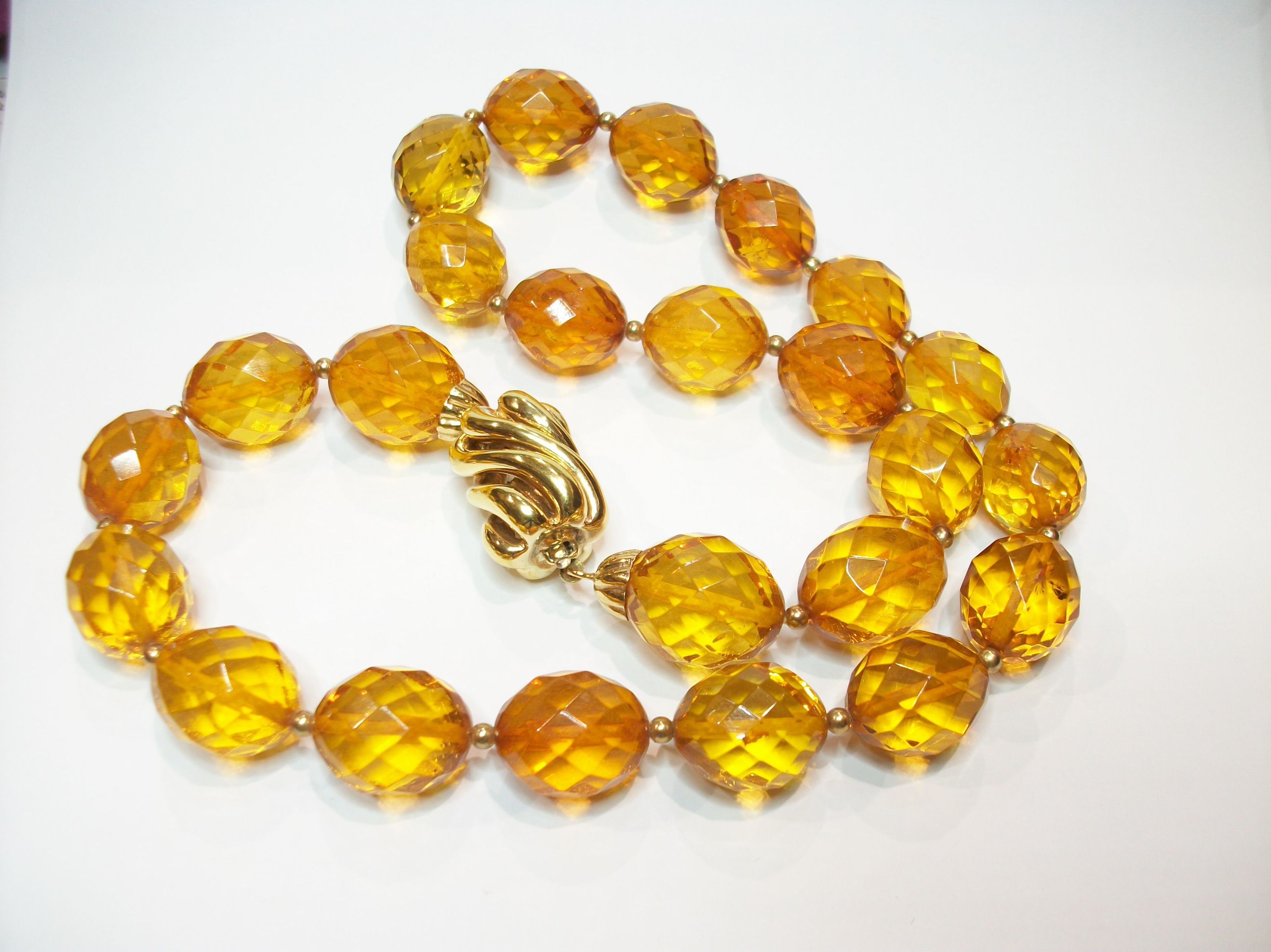 Collar con cuestas de ámbar y cierre de oro de 18k. Moderno Ref.A-4217: Catálogo de Antigua Joyeros Collar con cuestas de ámbar y cierre de oro de 18k. Moderno Ref.A-4217: Catálogo de Antigua Joyeros