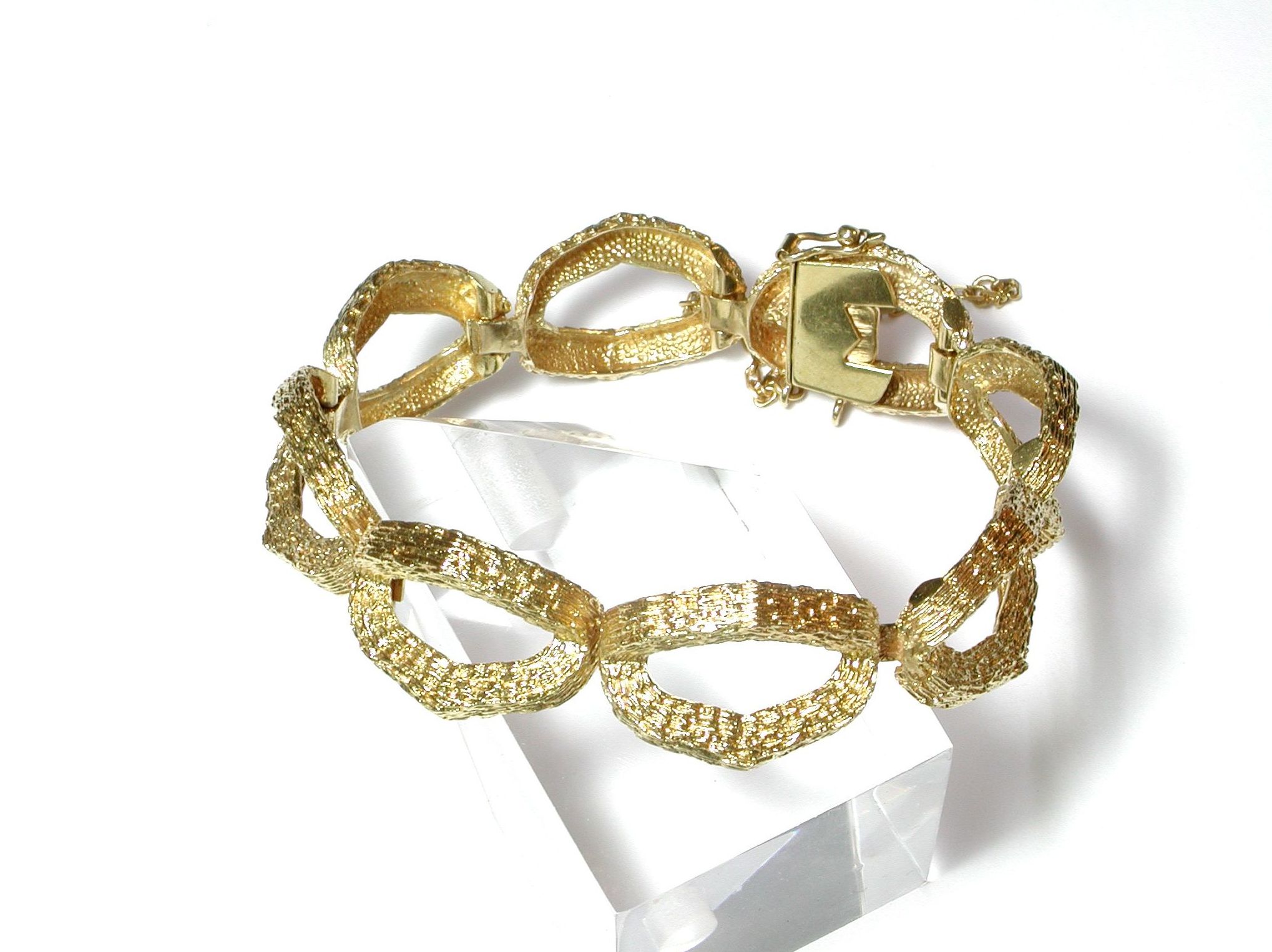 Pulsera de eslabones ovales en oro de 18k. Moderna.: Catálogo de Antigua Joyeros Pulsera de eslabones ovales en oro de 18k. Moderna.: Catálogo de Antigua Joyeros
