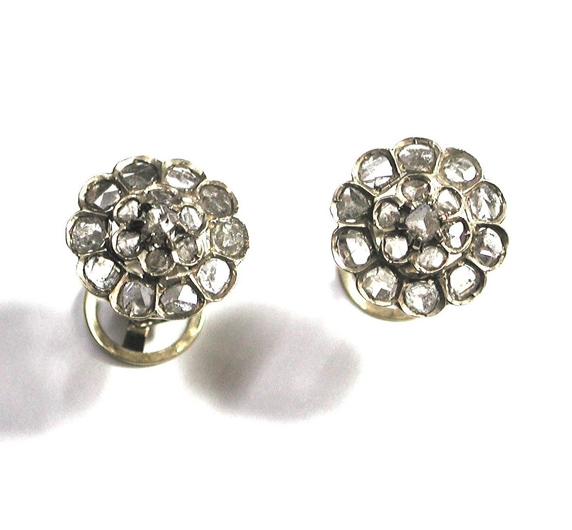 Pendientes de oro amarillo de 18k con diamante. Circa: 1880-1900.: Catálogo de Antigua Joyeros Pendientes de oro amarillo de 18k con diamante. Circa: 1880-1900.: Catálogo de Antigua Joyeros
