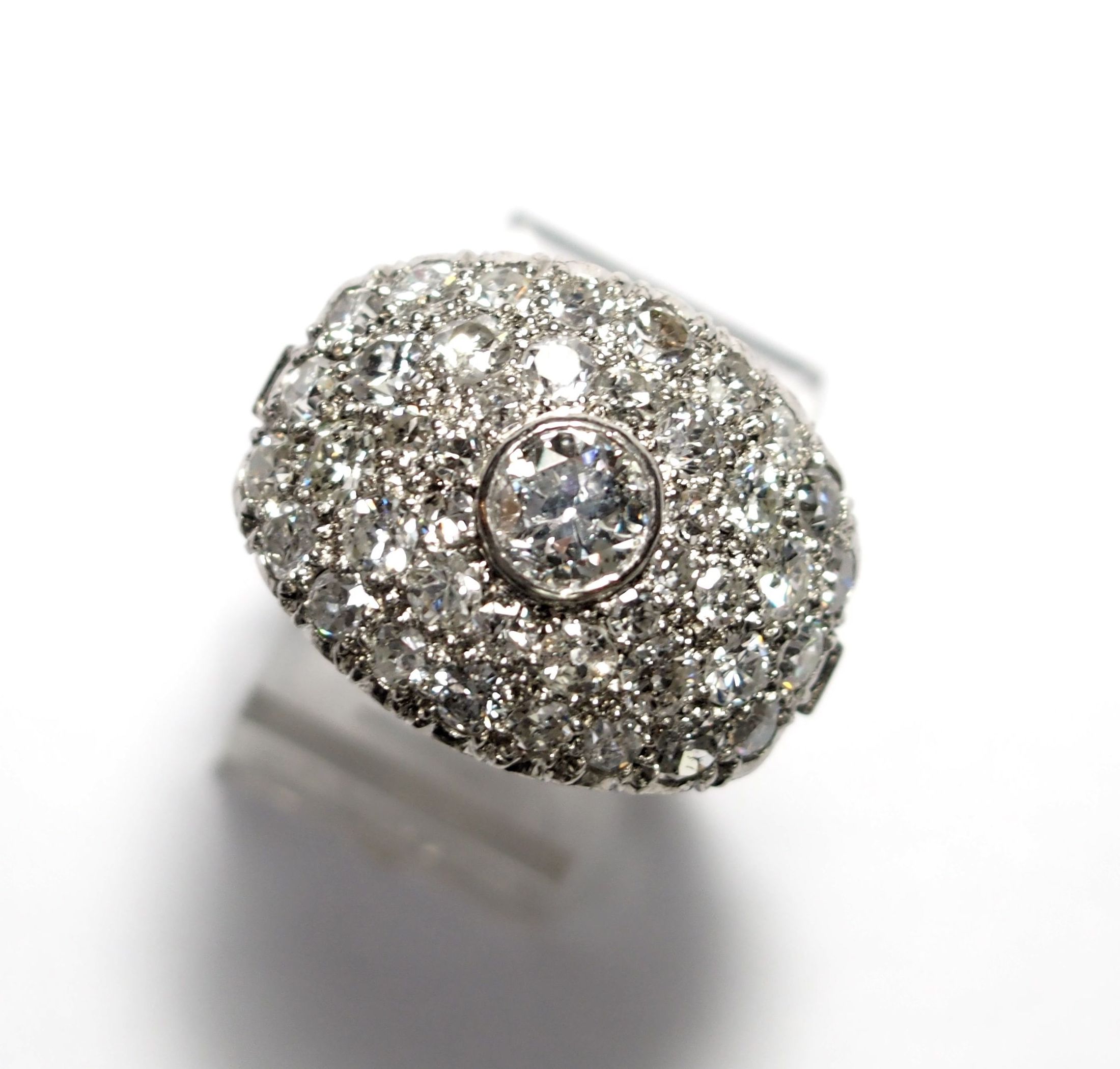Sortija de platino con brillantes. Circa: 1930-1940.: Catálogo de Antigua Joyeros Sortija de platino con brillantes. Circa: 1930-1940.: Catálogo de Antigua Joyeros