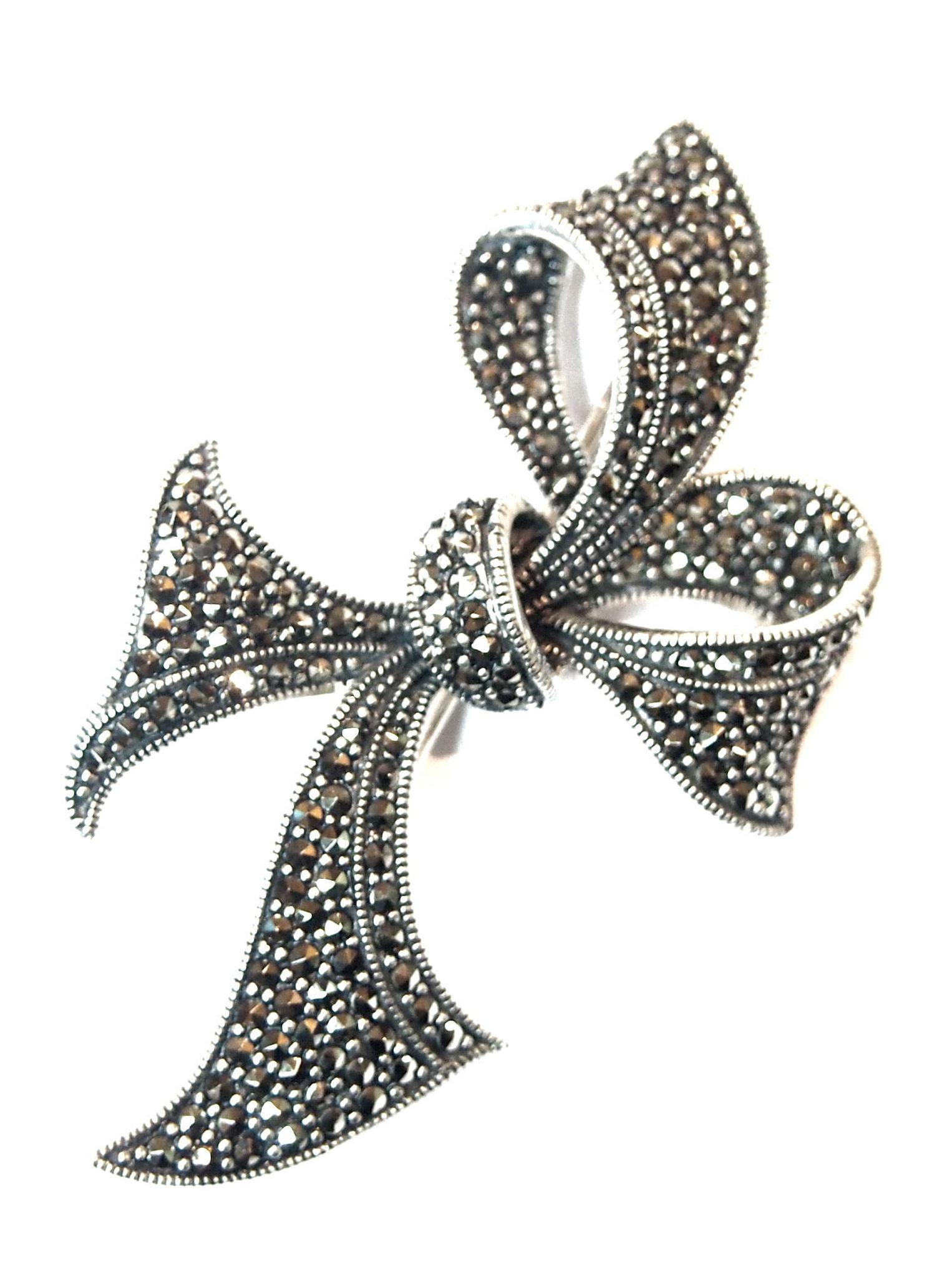 Broche Plata de 1º ley con forma de Lazo y marcasitas AB-583/00: Catálogo de Antigua Joyeros Broche Plata de 1º ley con forma de Lazo y marcasitas AB-583/00: Catálogo de Antigua Joyeros