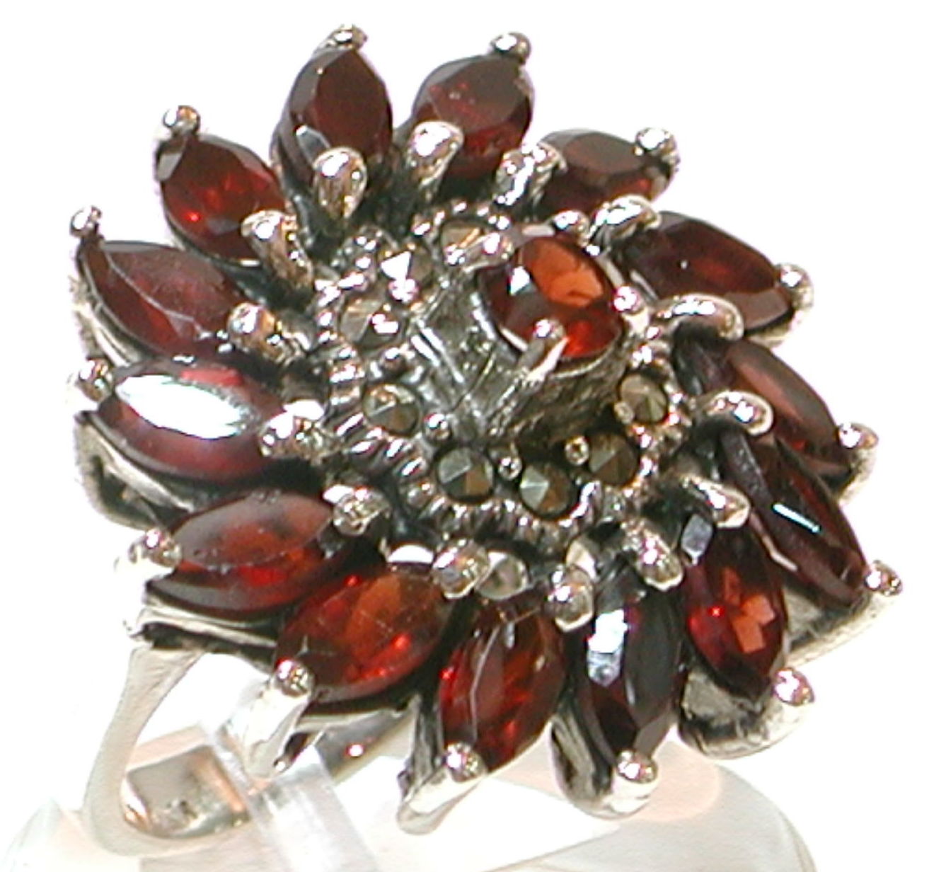 Sortija forma flor de Plata de 1º Ley y granates XS-047/09: Catálogo de Antigua Joyeros Sortija forma flor de Plata de 1º Ley y granates XS-047/09: Catálogo de Antigua Joyeros