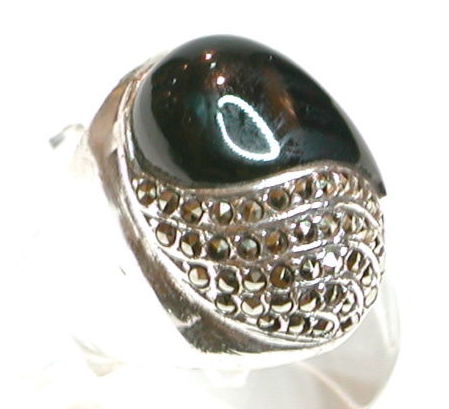 Sortija de simulando el Yin y el Yang con Ónix y Marcasitas Ref. GS-019/01: Catálogo de Antigua Joyeros Sortija de simulando el Yin y el Yang con Ónix y Marcasitas Ref. GS-019/01: Catálogo de Antigua Joyeros