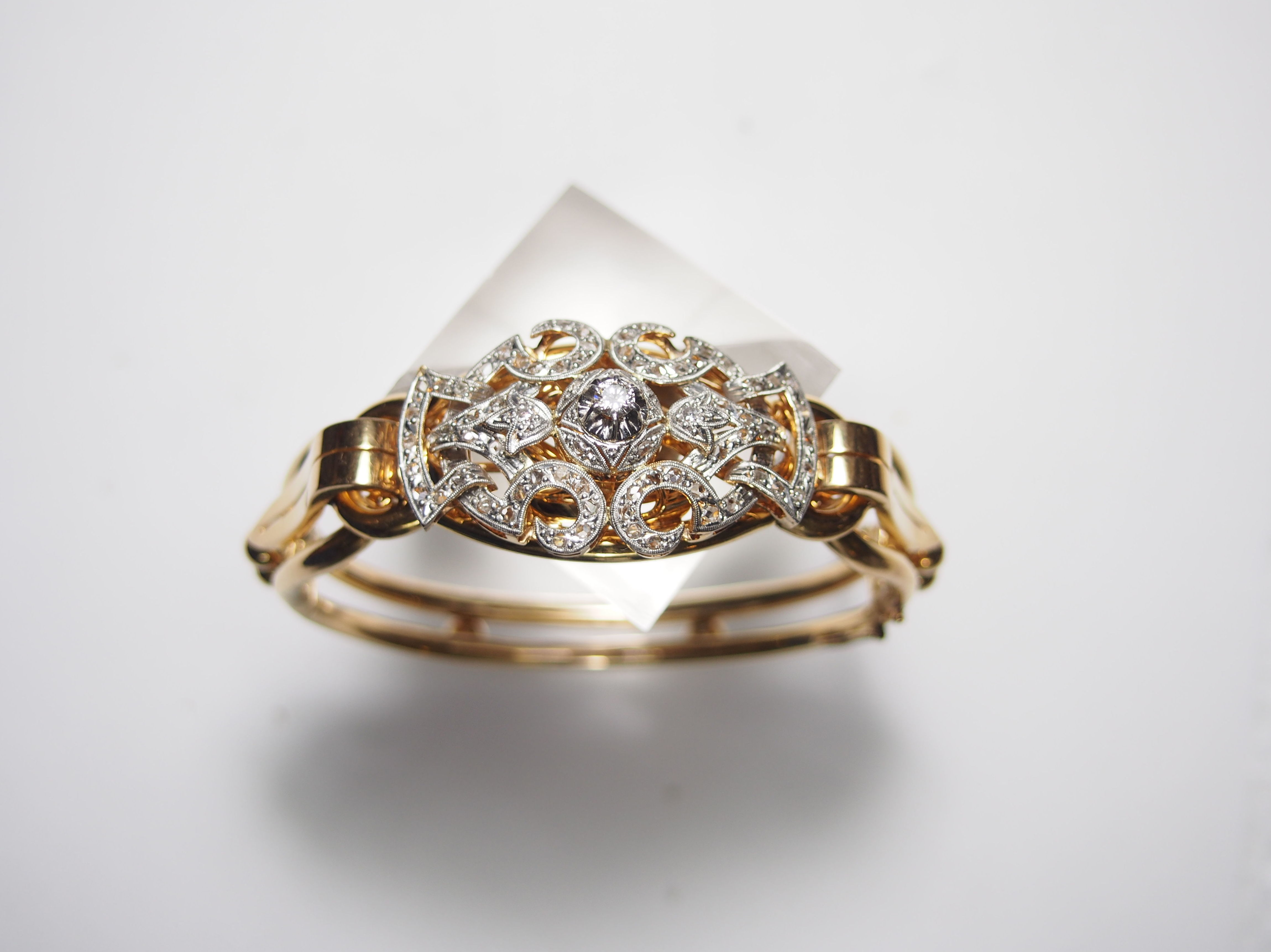 Pulsera de oro de 18k con frente desmontable en broche. Circa: 1960.: Catálogo de Antigua Joyeros Pulsera de oro de 18k con frente desmontable en broche. Circa: 1960.: Catálogo de Antigua Joyeros