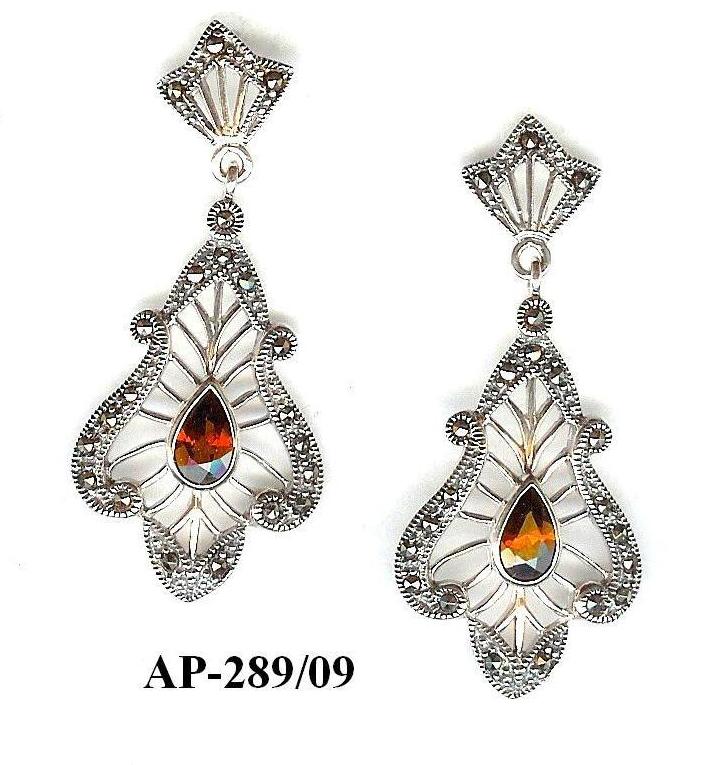Pendientes con granate.: Catálogo de Antigua Joyeros Pendientes con granate.: Catálogo de Antigua Joyeros