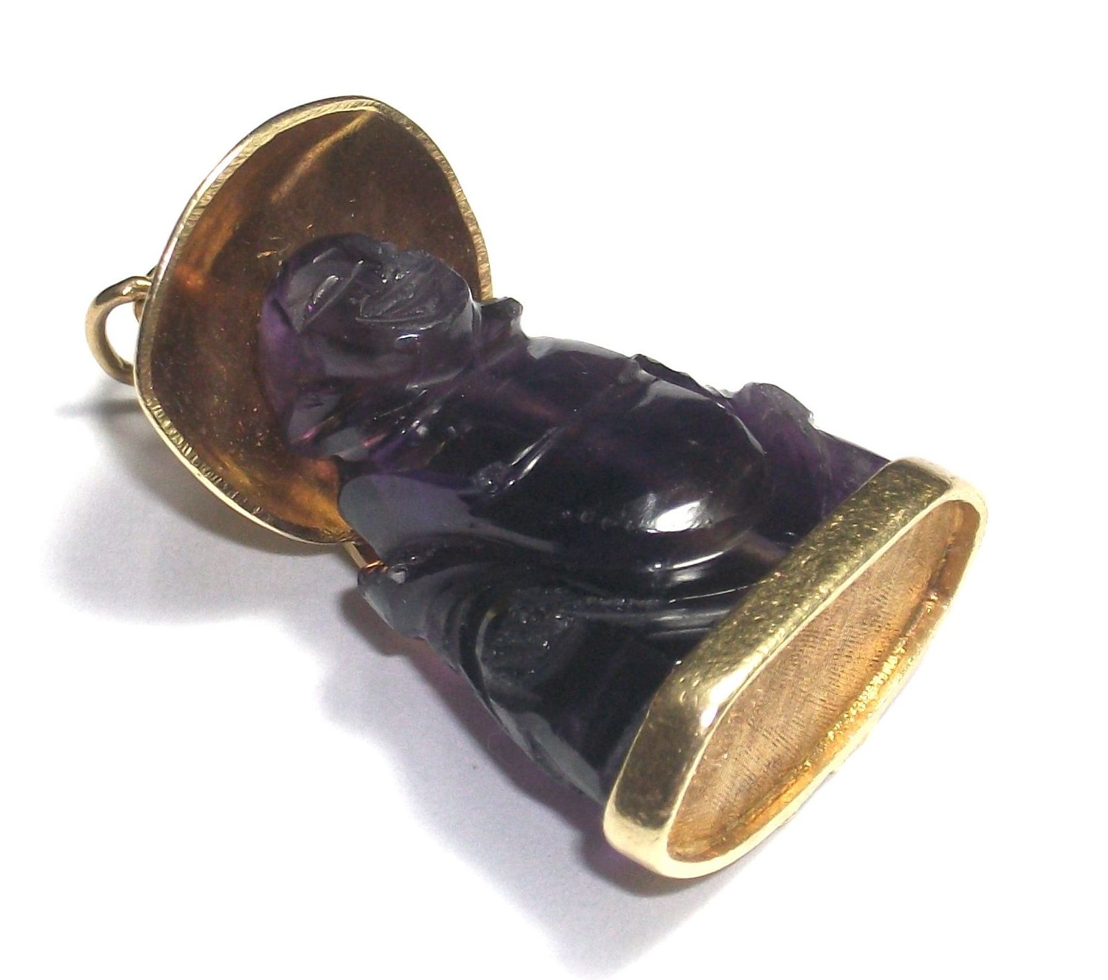 Colgante de Buda en amatista y oro de 18k. Colgante de Buda en amatista y oro de 18k.