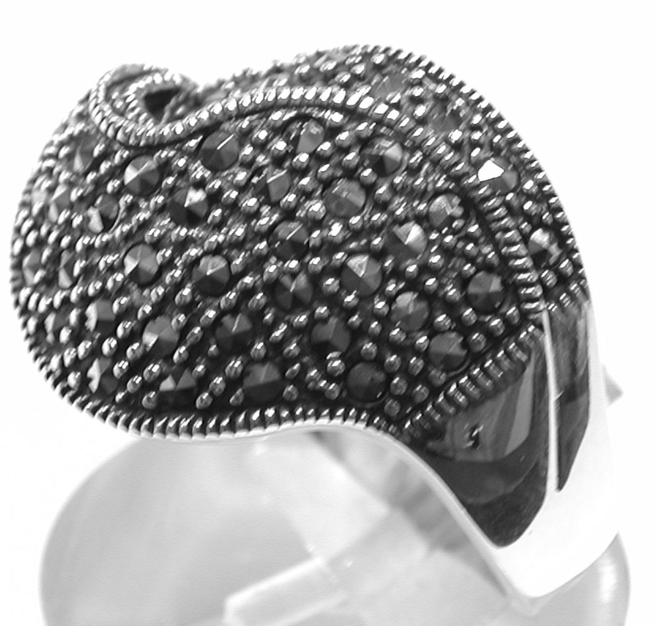 Sortija ancha de Plata de 1º Ley y Marcasitas. Ref. MS-9003/00: Catálogo de Antigua Joyeros Sortija ancha de Plata de 1º Ley y Marcasitas. Ref. MS-9003/00: Catálogo de Antigua Joyeros