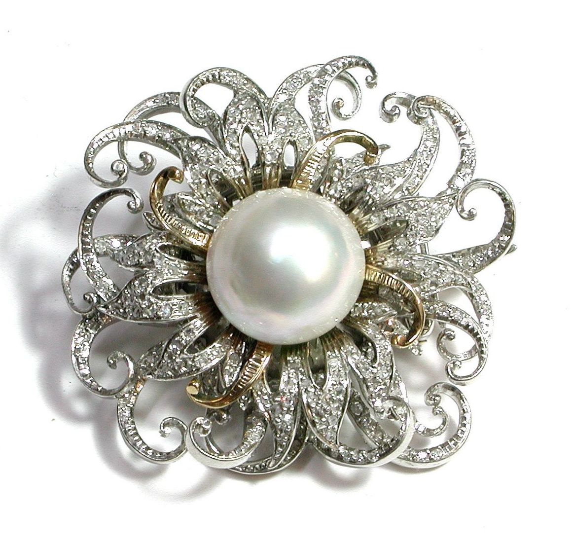 Broche- pendentif en platino y oro de 18k con brillantes y perla mabe.: Catálogo de Antigua Joyeros Broche- pendentif en platino y oro de 18k con brillantes y perla mabe.: Catálogo de Antigua Joyeros