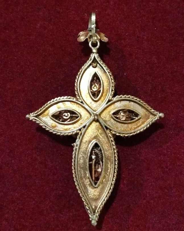 Colgante de cruz en oro de 18k y perlas. Finales S.XIX. Ref. A-9549: Catálogo de Antigua Joyeros Colgante de cruz en oro de 18k y perlas. Finales S.XIX. Ref. A-9549: Catálogo de Antigua Joyeros