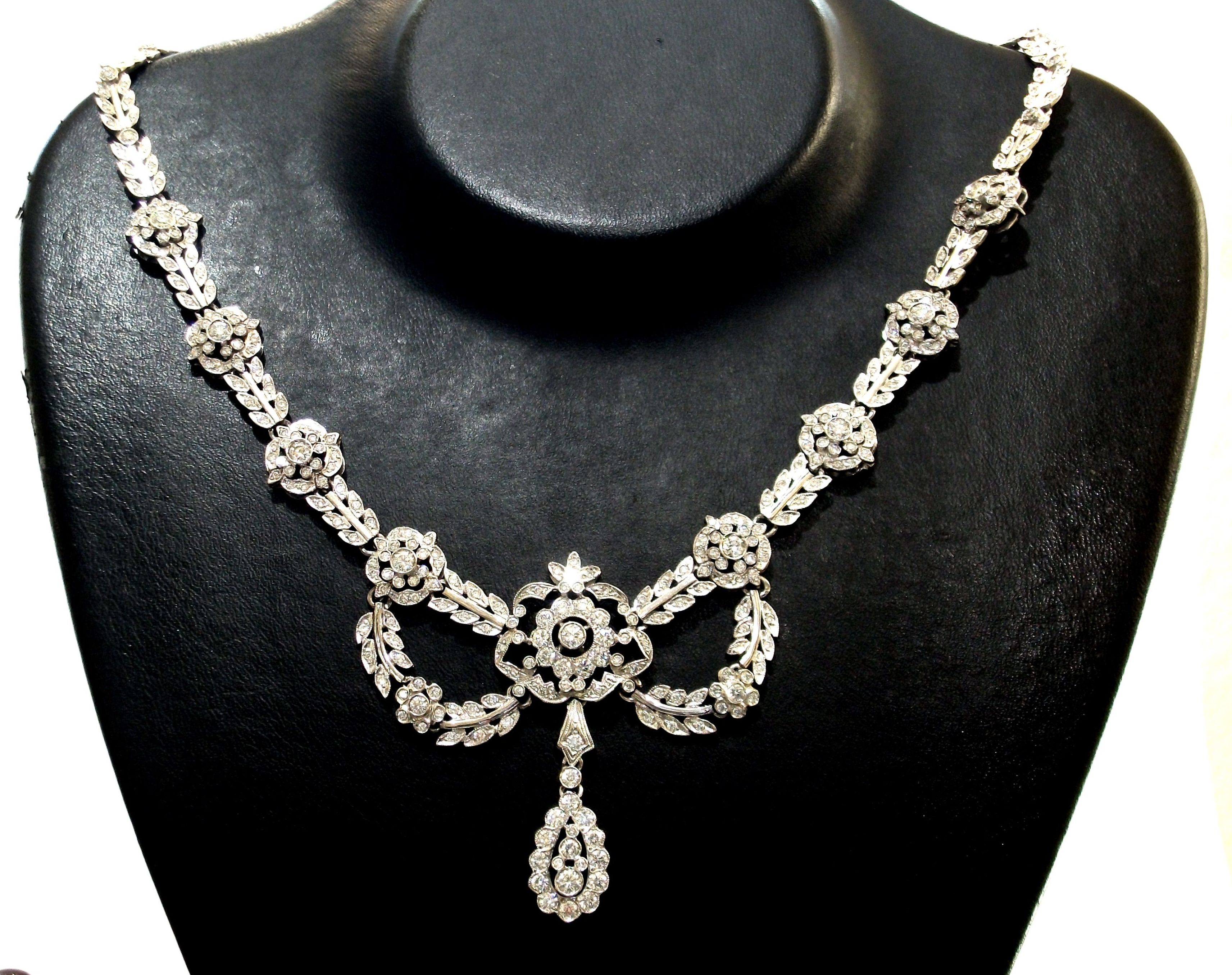 Gargantilla de oro de 18 y diamantes con motivos vegetales. Moderno: Catálogo de Antigua Joyeros Gargantilla de oro de 18 y diamantes con motivos vegetales. Moderno: Catálogo de Antigua Joyeros