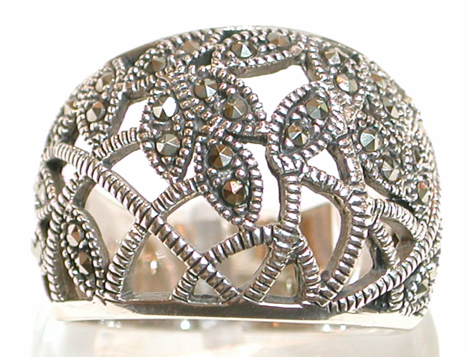 Sortija calada con motivos florales Plata 1º Ley y Marcasitas Ref.MMS009/00: Catálogo de Antigua Joyeros Sortija calada con motivos florales Plata 1º Ley y Marcasitas Ref.MMS009/00: Catálogo de Antigua Joyeros