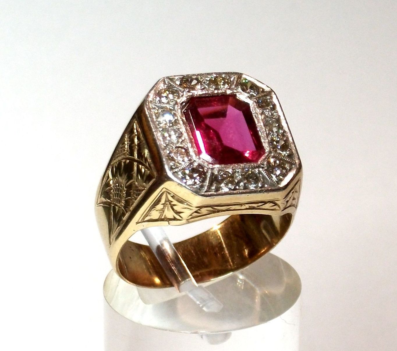 Sortija de caballero de oro de 18k con diamantes y vidrio. 50-60.: Catálogo de Antigua Joyeros Sortija de caballero de oro de 18k con diamantes y vidrio. 50-60.: Catálogo de Antigua Joyeros