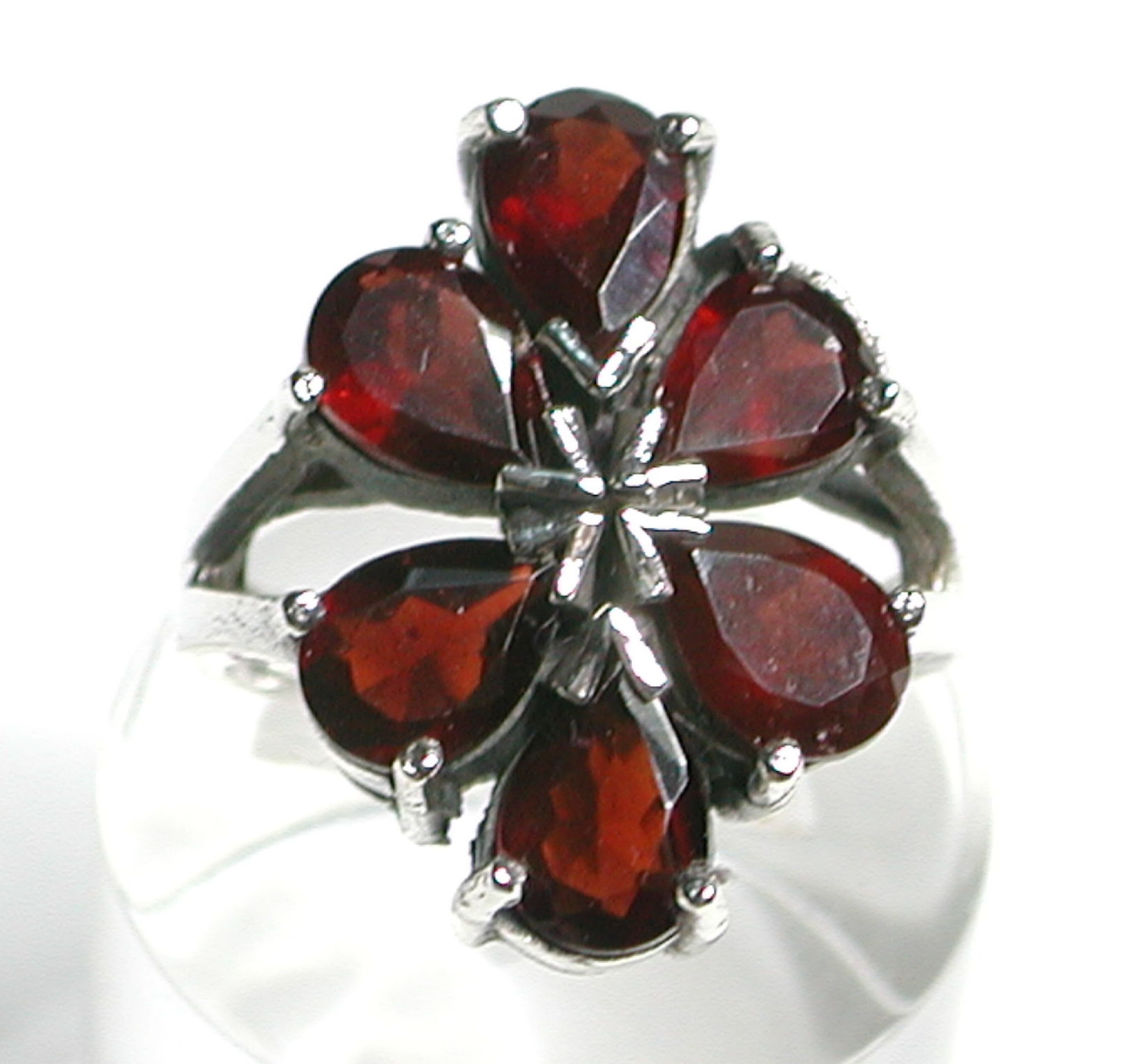 Sortija en forma de flor de Plata de 1ª Ley con Granates PS-090/09: Catálogo de Antigua Joyeros Sortija en forma de flor de Plata de 1ª Ley con Granates PS-090/09: Catálogo de Antigua Joyeros