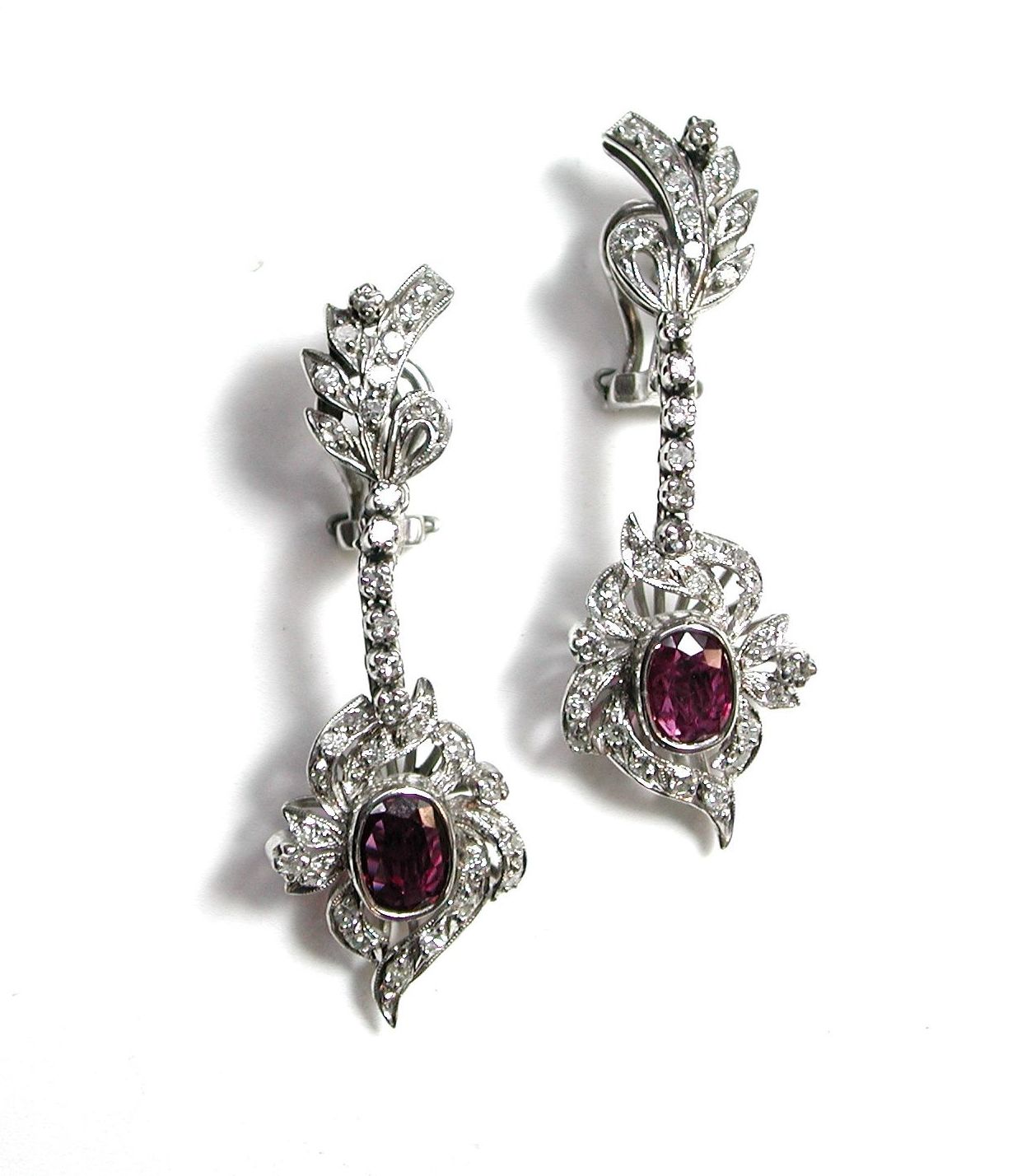 Pendientes de oro con diamantes y rubelitas. Circa: 1960-1970-: Catálogo de Antigua Joyeros Pendientes de oro con diamantes y rubelitas. Circa: 1960-1970-: Catálogo de Antigua Joyeros