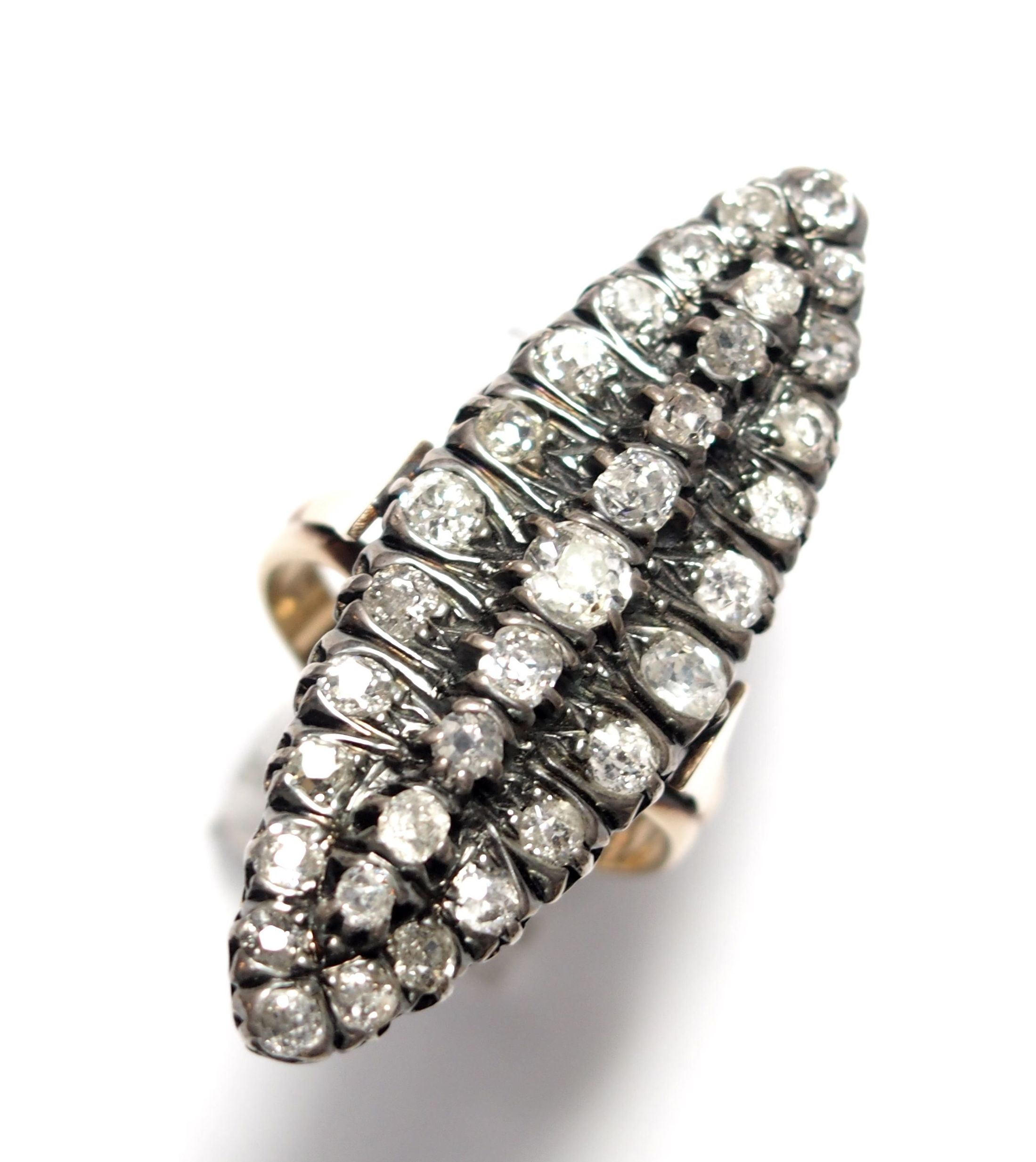 Sortija lanzadera de oro de 18k con vistas en plata y diamantes. S. XIX.: Catálogo de Antigua Joyeros Sortija lanzadera de oro de 18k con vistas en plata y diamantes. S. XIX.: Catálogo de Antigua Joyeros
