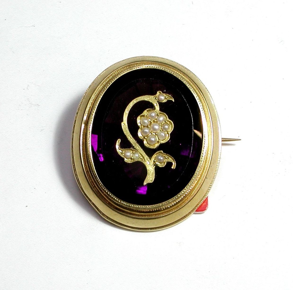 Broche de oro de 18k con aljofar y amatista. Finales S.XIX.: Catálogo de Antigua Joyeros Broche de oro de 18k con aljofar y amatista. Finales S.XIX.: Catálogo de Antigua Joyeros