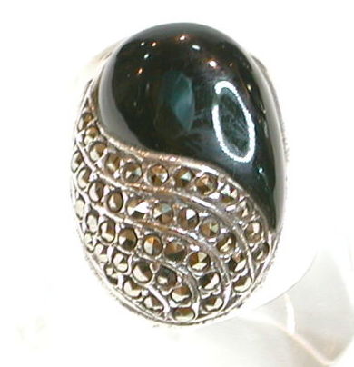 Sortija de simulando el Yin y el Yang con Ónix y Marcasitas Ref. GS-019/01: Catálogo de Antigua Joyeros Sortija de simulando el Yin y el Yang con Ónix y Marcasitas Ref. GS-019/01: Catálogo de Antigua Joyeros