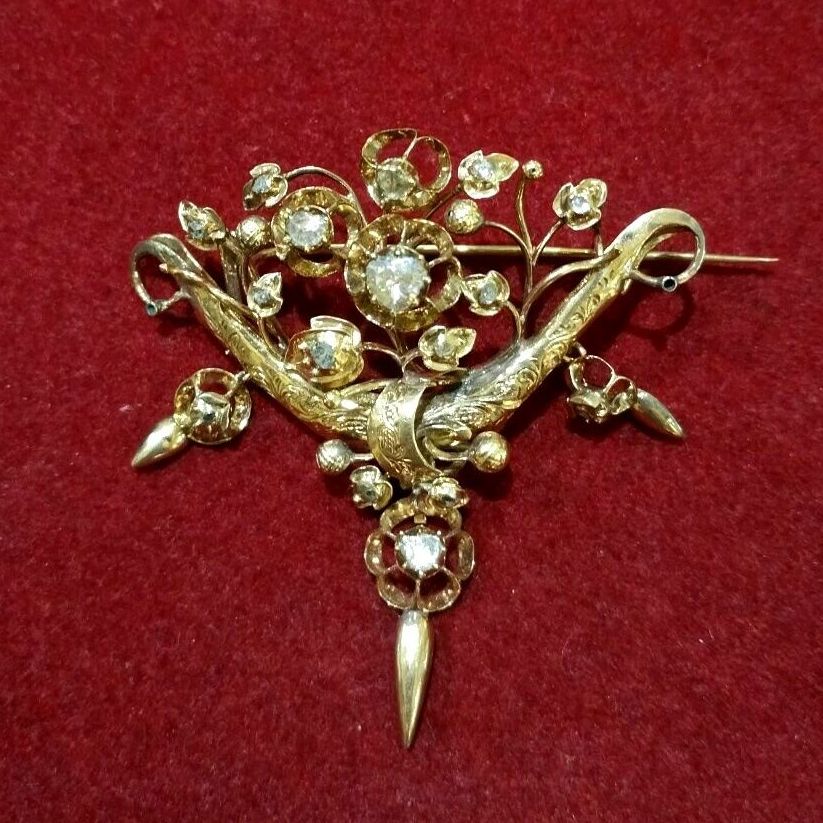 Broche-pendentif en oro de 18k con diamantes talla rosa. Ref. A-7199: Catálogo de Antigua Joyeros Broche-pendentif en oro de 18k con diamantes talla rosa. Ref. A-7199: Catálogo de Antigua Joyeros