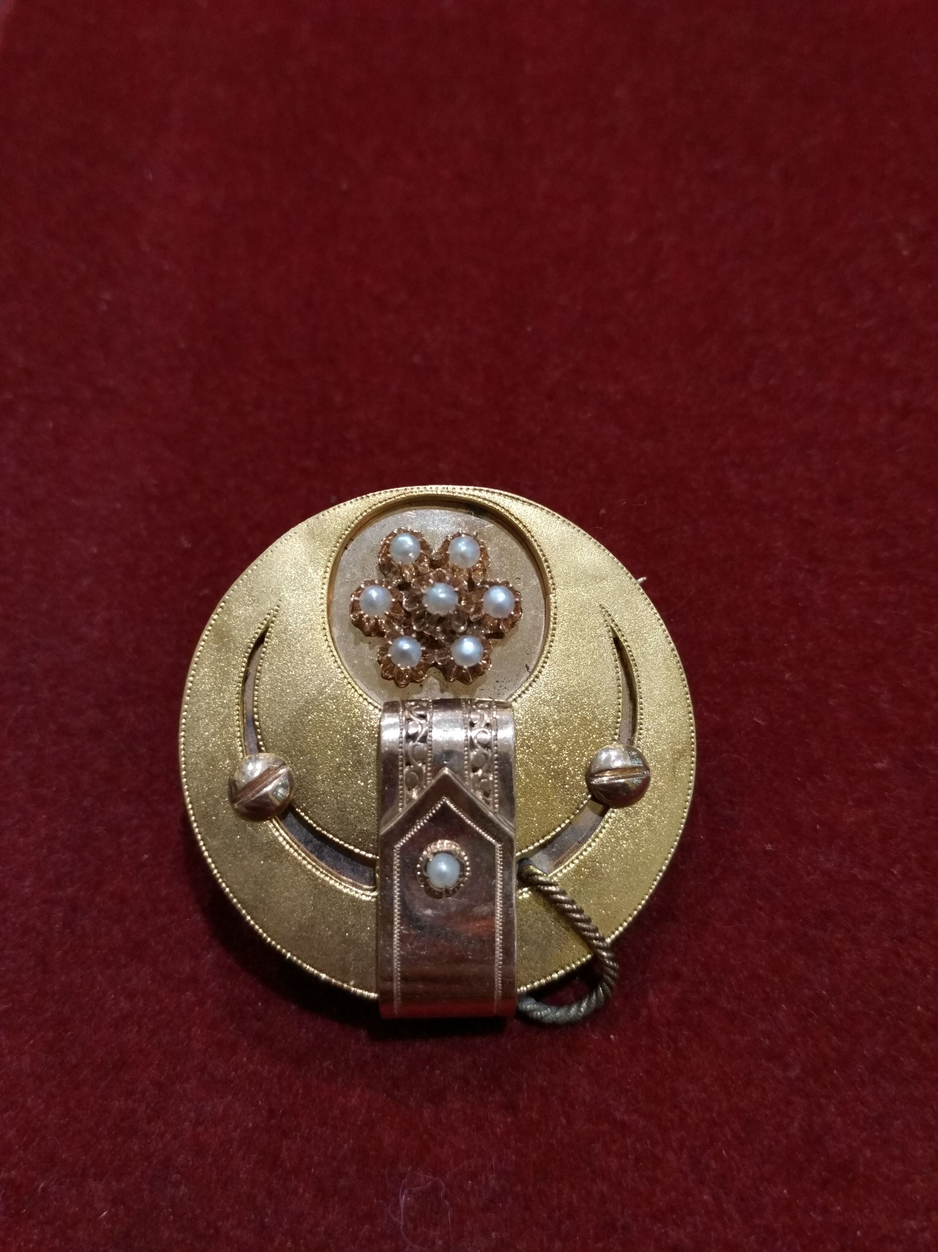 Broche en oro de 18k con perlas aljófar. Finales S.XIX Ref A -11420: Catálogo de Antigua Joyeros Broche en oro de 18k con perlas aljófar. Finales S.XIX Ref A -11420: Catálogo de Antigua Joyeros