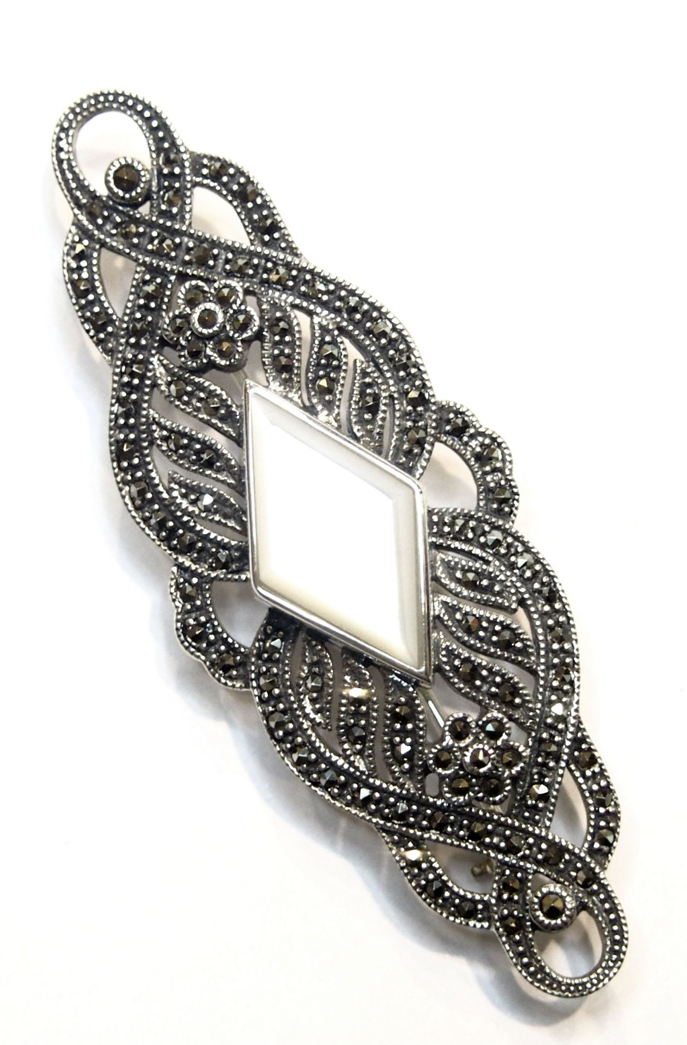 Broche Plata de 1º ley con formas florales , marcasitas y Nácar AB-3243/07: Catálogo de Antigua Joyeros Broche Plata de 1º ley con formas florales , marcasitas y Nácar AB-3243/07: Catálogo de Antigua Joyeros