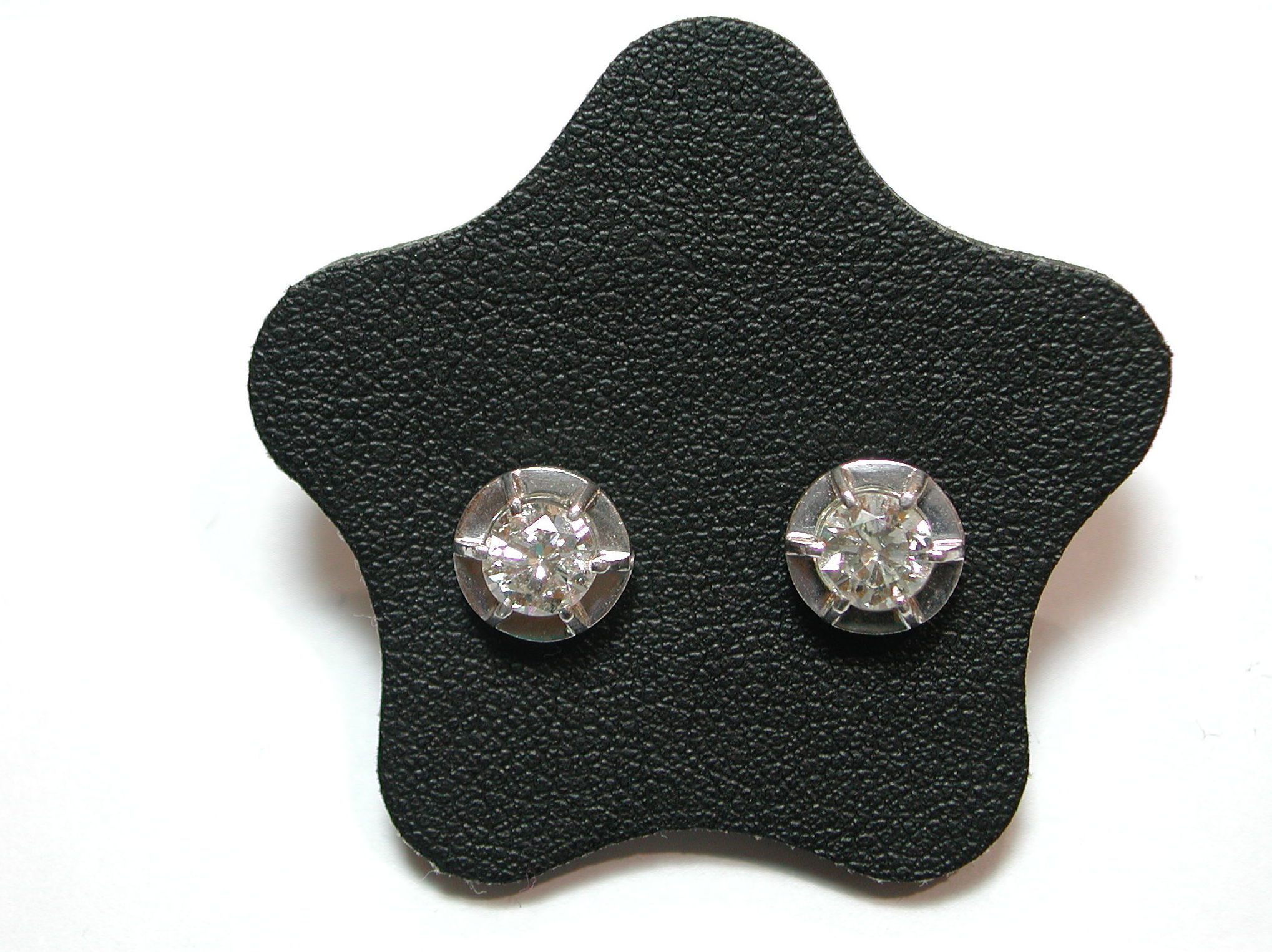 Dormilonas de oro blanco de 18k con brillantes. Circa: 1930-1940.: Catálogo de Antigua Joyeros Dormilonas de oro blanco de 18k con brillantes. Circa: 1930-1940.: Catálogo de Antigua Joyeros