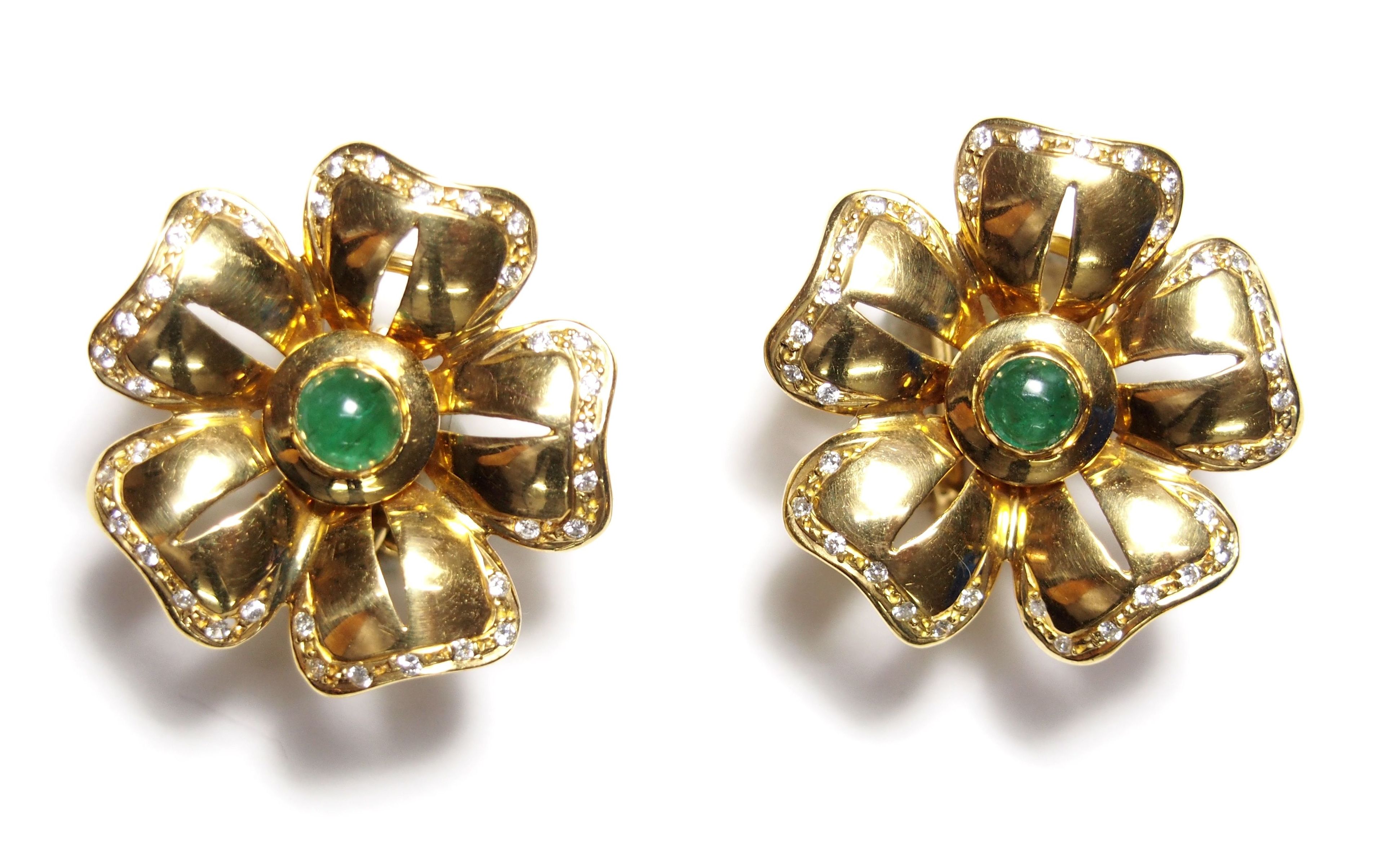Pendientes de margaritas de oro de 18k con diamantes y esmeraldas. Moderno: Catálogo de Antigua Joyeros Pendientes de margaritas de oro de 18k con diamantes y esmeraldas. Moderno: Catálogo de Antigua Joyeros