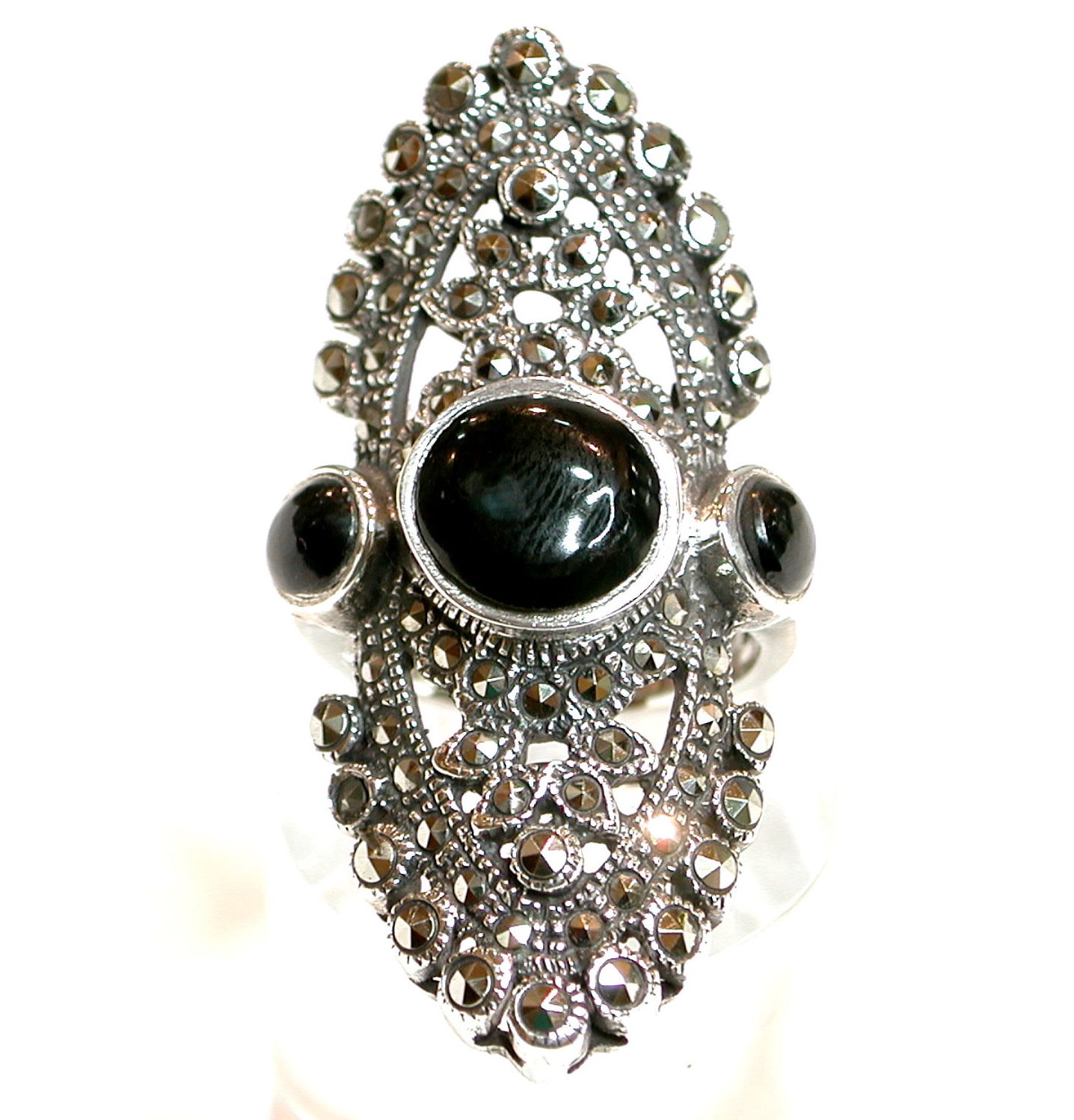 Sortija Ovalada y calada Plata de 1º Ley con Ónix Negro Ref.BS-0855/01: Catálogo de Antigua Joyeros Sortija Ovalada y calada Plata de 1º Ley con Ónix Negro Ref.BS-0855/01: Catálogo de Antigua Joyeros