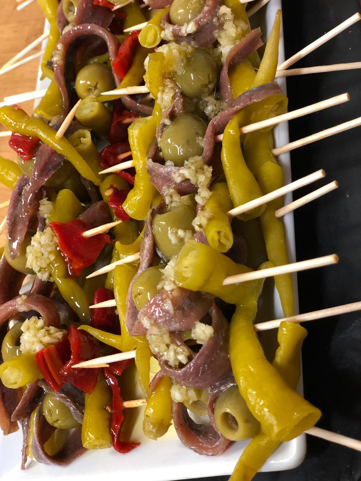 Pinchos: Catálogo de Gora Gora Pinchos: Catálogo de Gora Gora