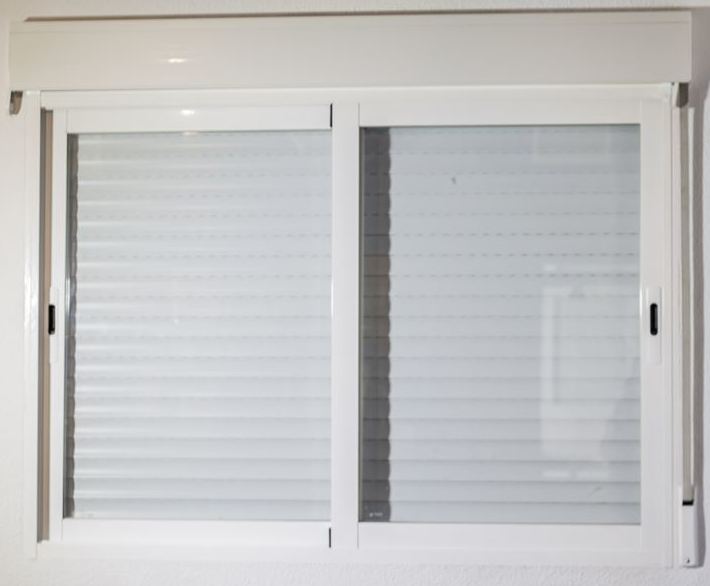 Ventana corredera con cajón y persiana Ventana corredera con cajón y persiana