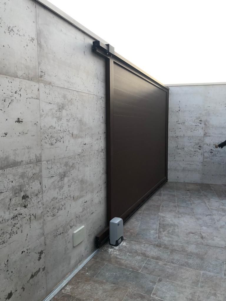 Puerta corredera de aluminio Puerta corredera de aluminio
