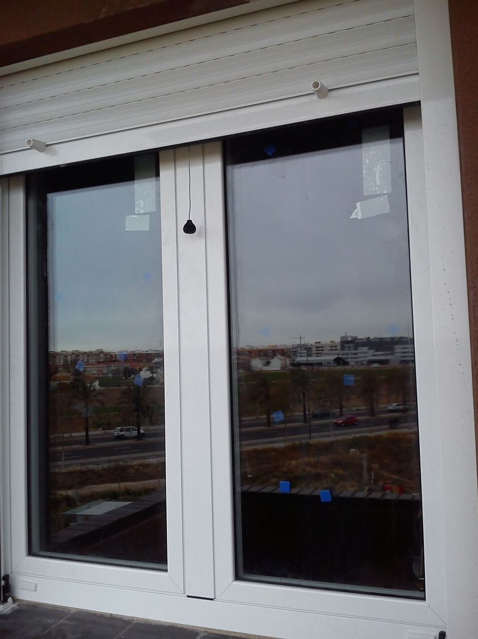 Ventana oscilobatiente con cristal doble acústico. Persiana y mosquitera en el mismo compacto. Ventana oscilobatiente con cristal doble acústico. Persiana y mosquitera en el mismo compacto.
